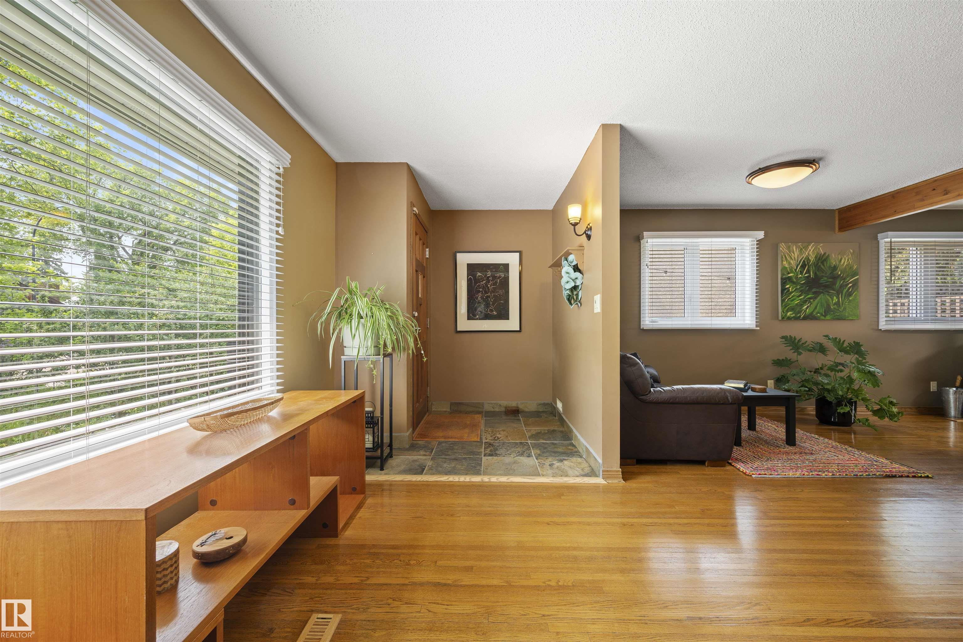 11622 76 Avenue NW, Belgravia, Edmonton