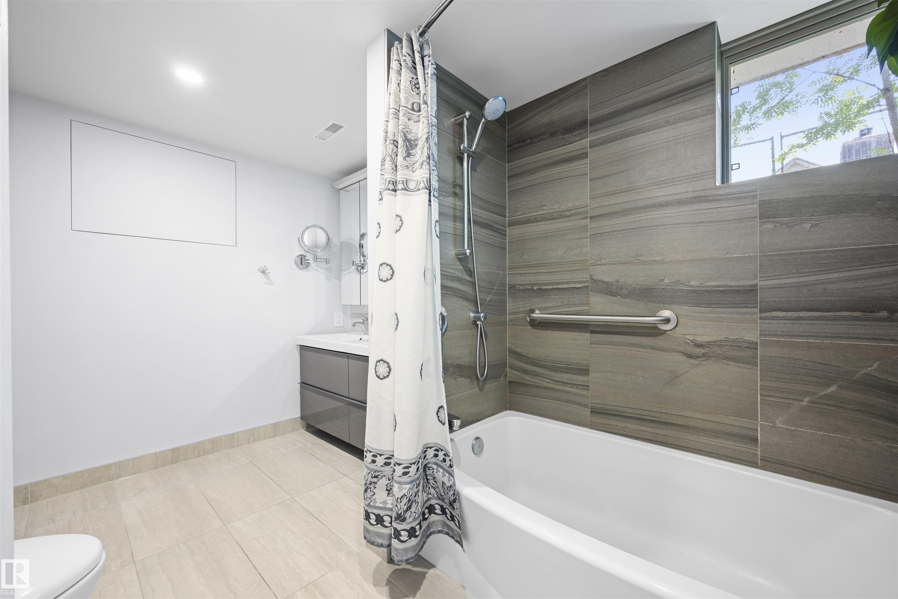 Photo 35 at 11622 76 Avenue NW, Belgravia, Edmonton