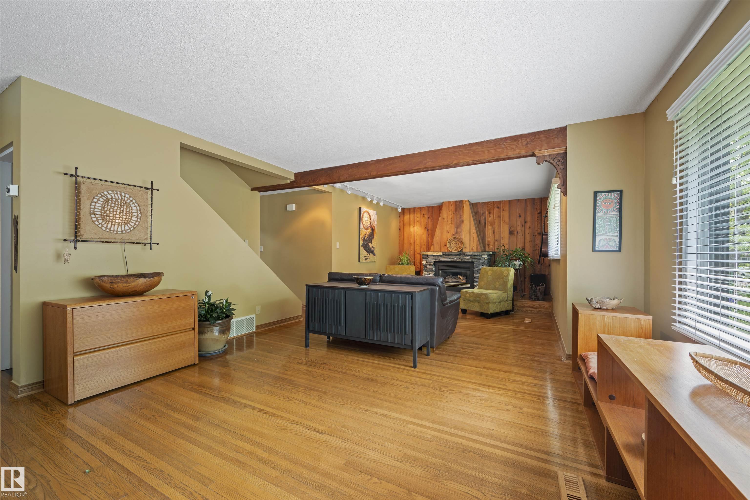 Photo 6 at 11622 76 Avenue NW, Belgravia, Edmonton