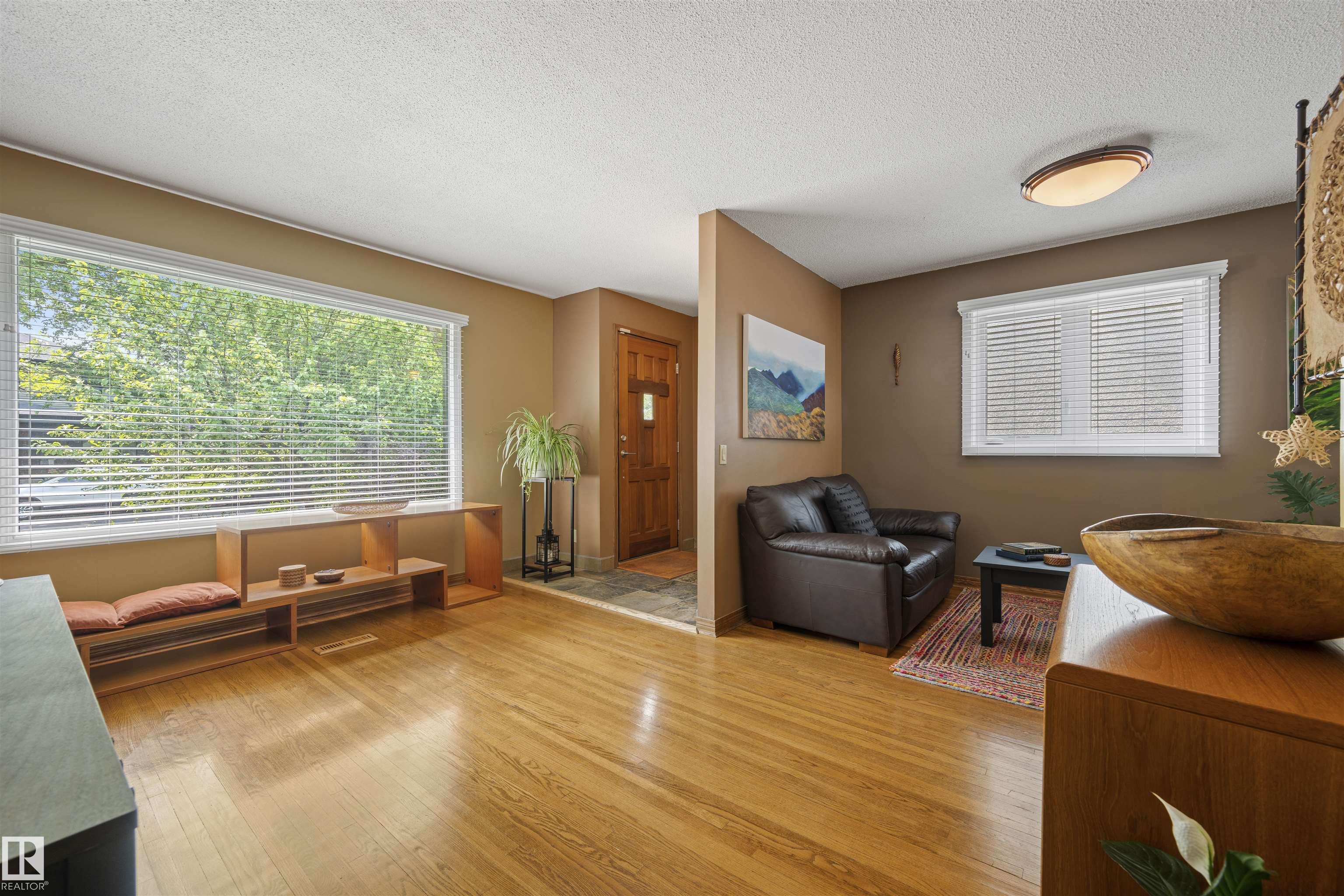 Photo 9 at 11622 76 Avenue NW, Belgravia, Edmonton