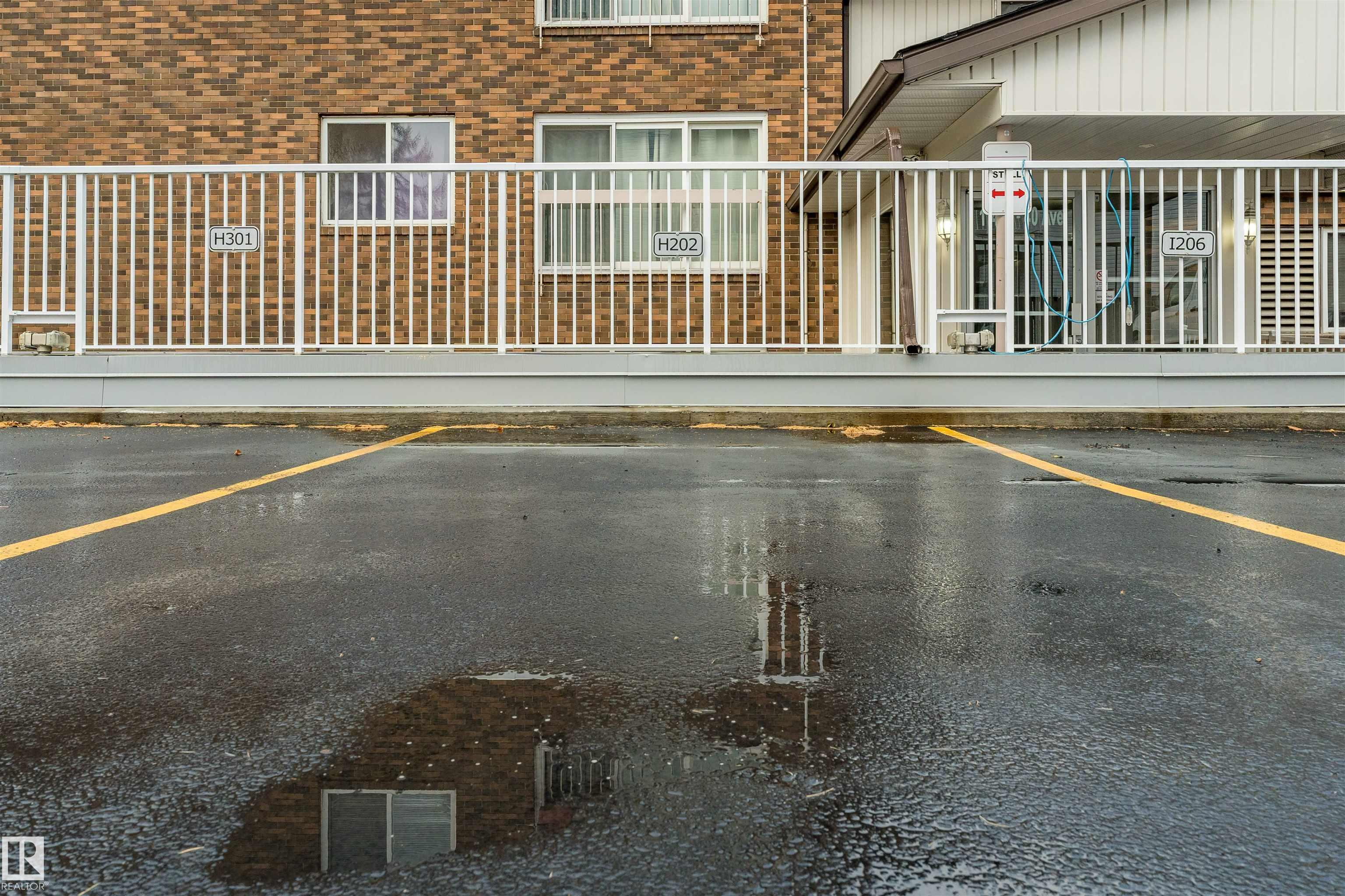 202 - 11450 40 Avenue NW, Royal Gardens, Edmonton