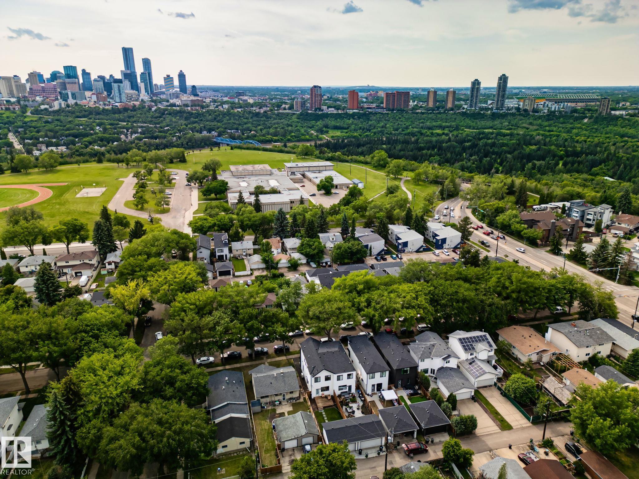 Photo 18 at 10521 84 Street NW, Forest Heights, Edmonton