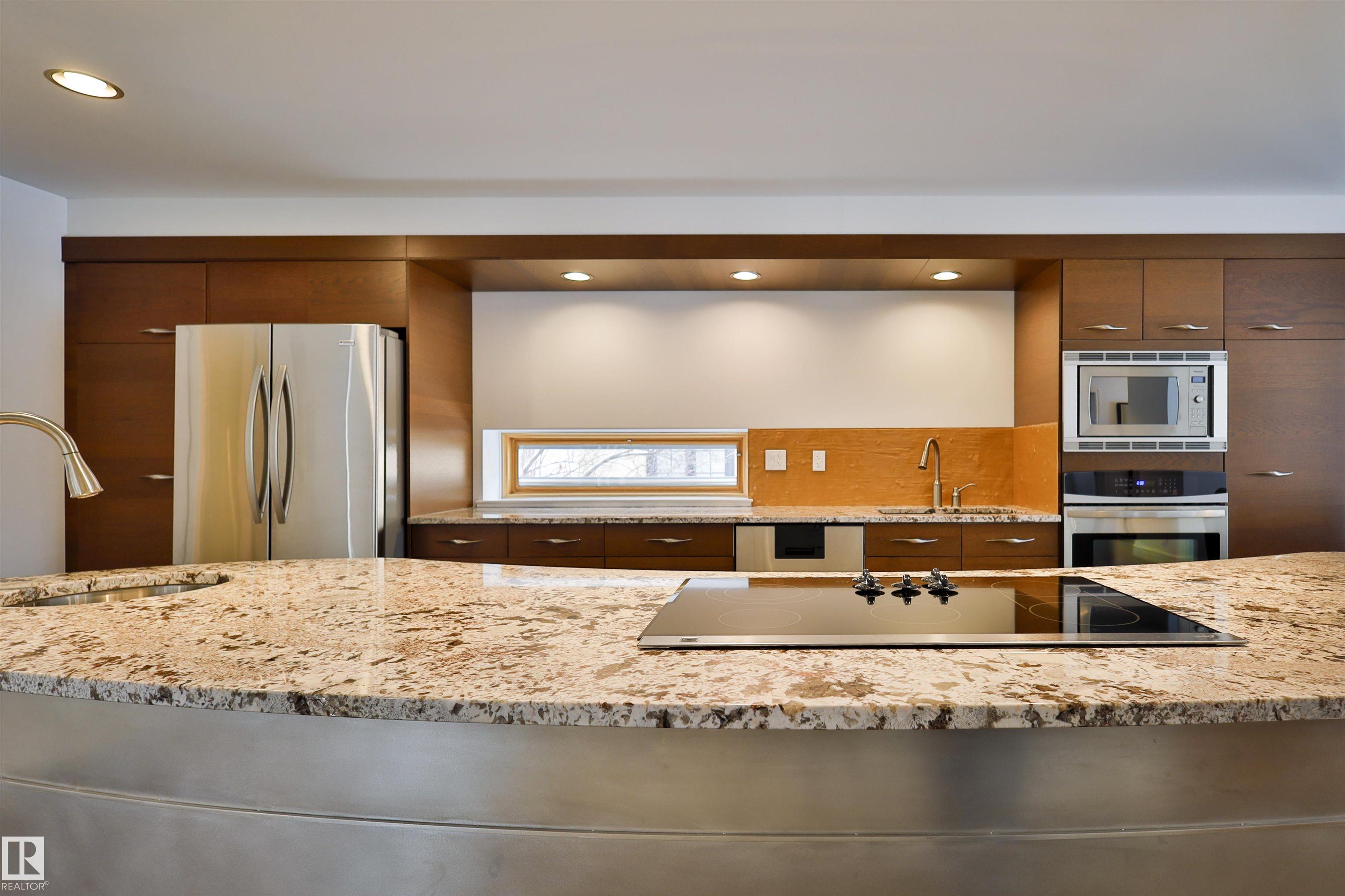 Photo 11 at 11528 72 Avenue NW, Belgravia, Edmonton