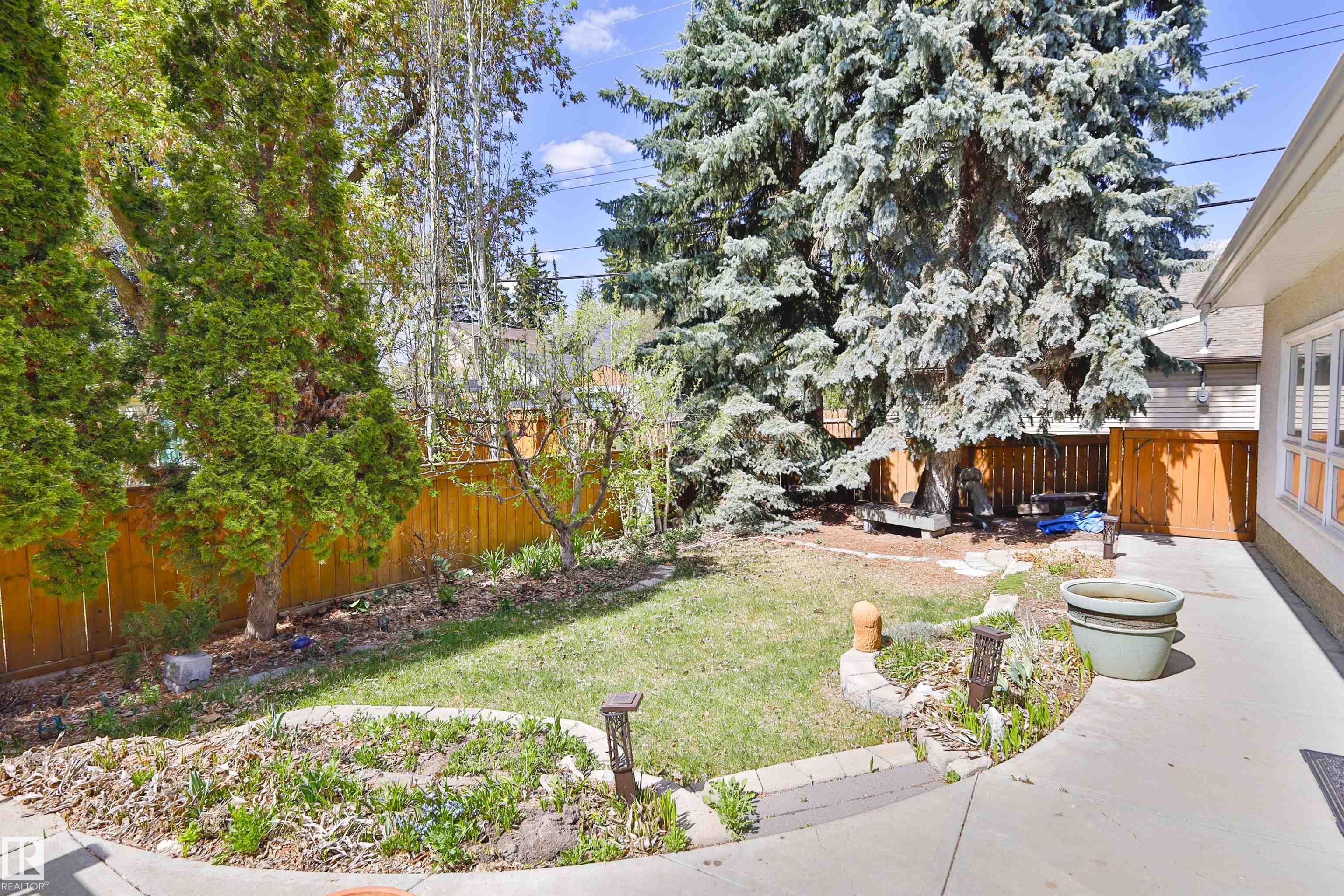 11528 72 Avenue NW, Belgravia, Edmonton