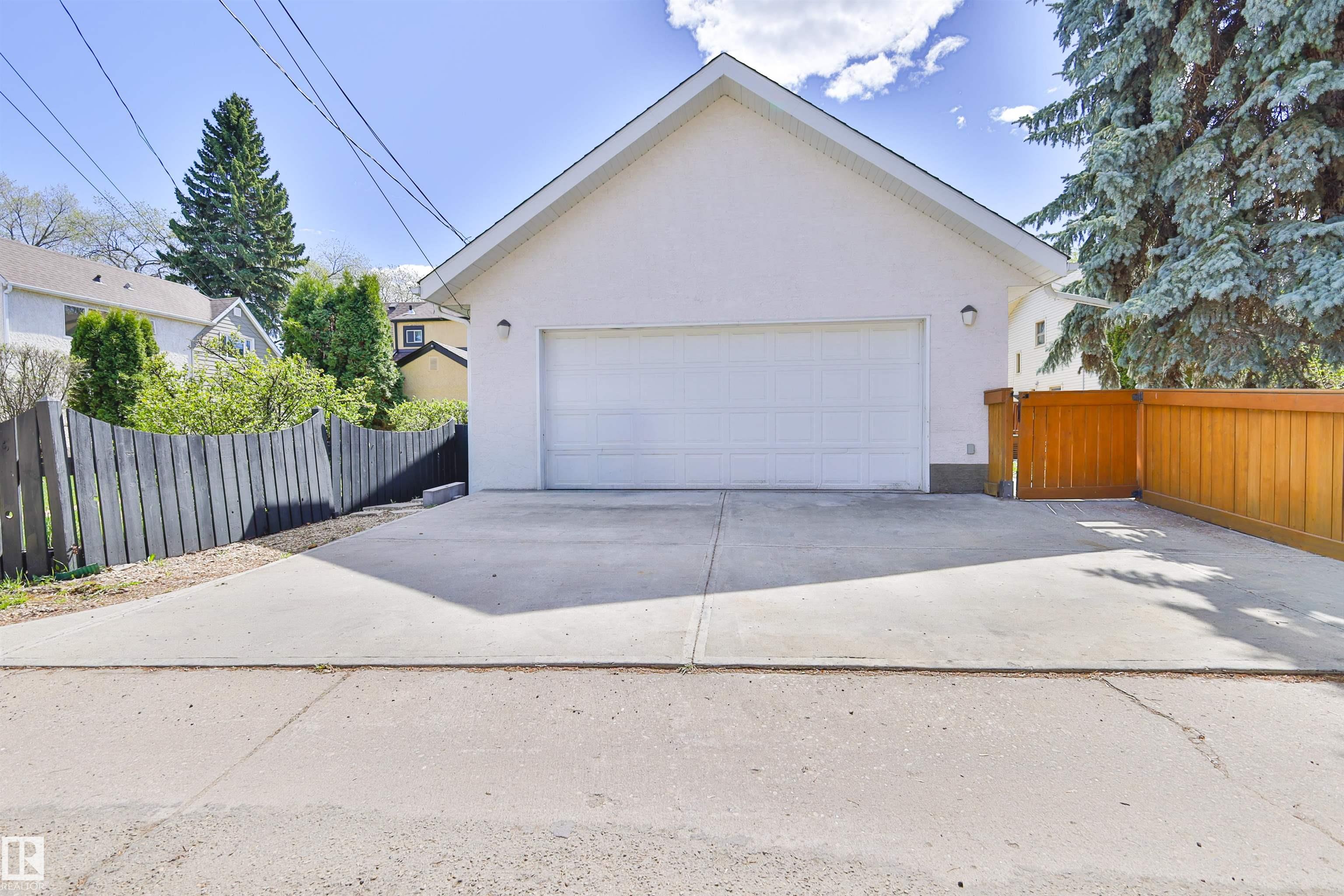 11528 72 Avenue NW, Belgravia, Edmonton