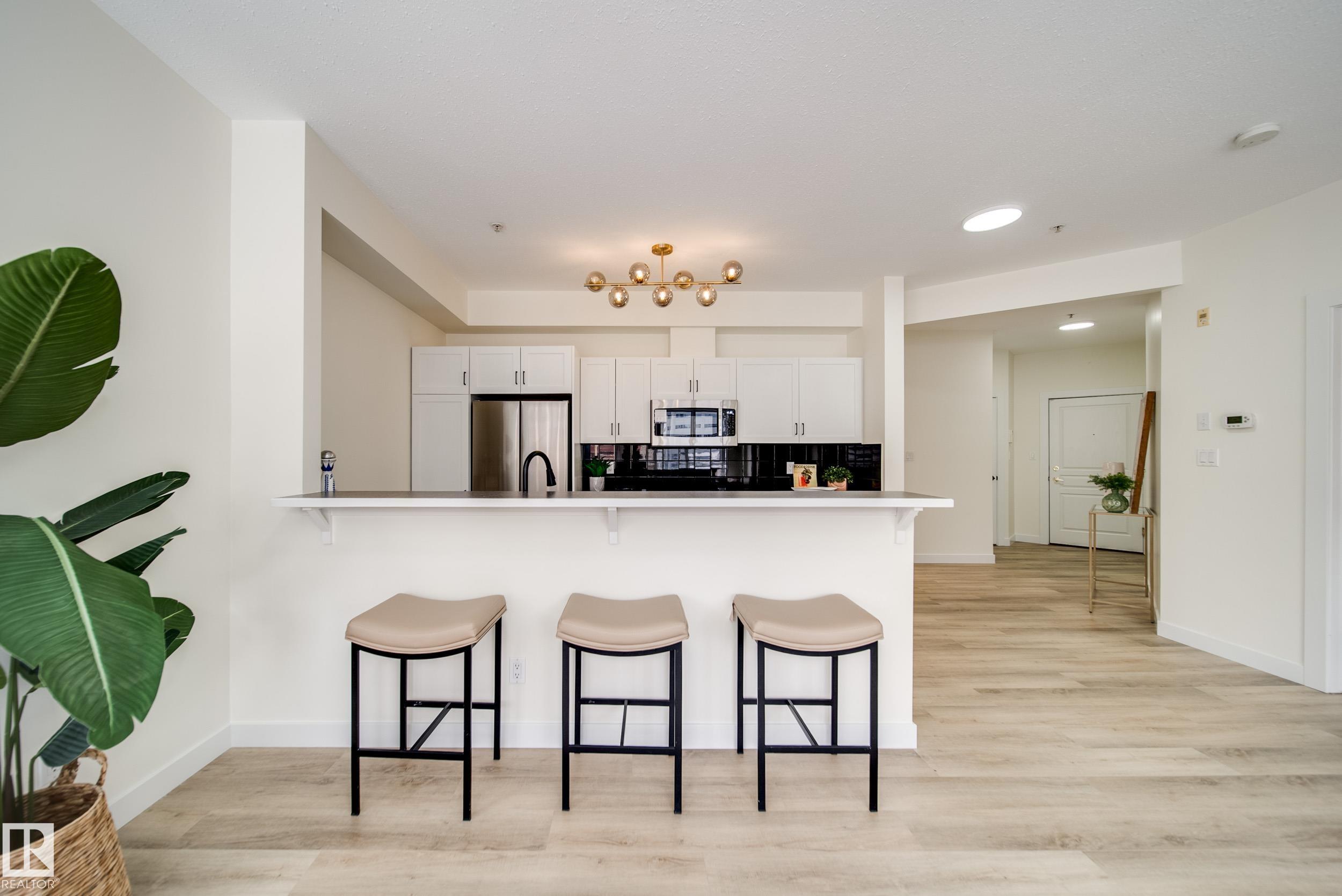 532 - 10023 110 Street NW, Wîhkwêntôwin, Edmonton