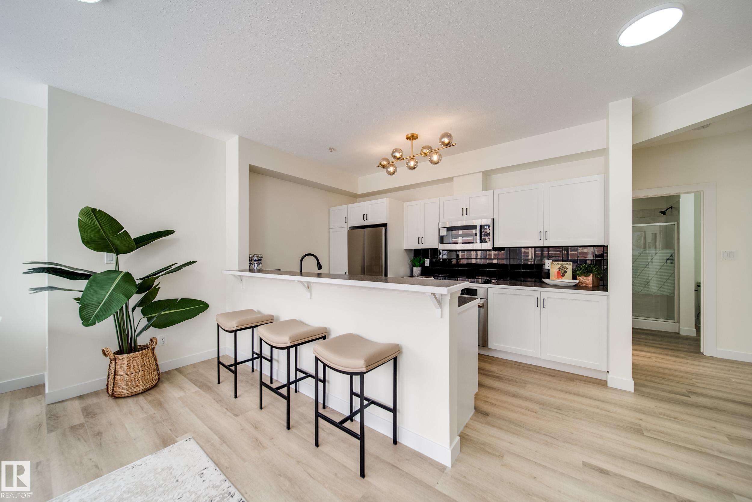 Photo 6 at 532 - 10023 110 Street NW, Wîhkwêntôwin, Edmonton