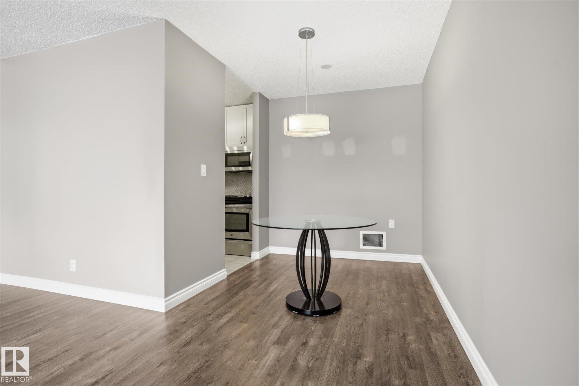 Photo 11 at 203 - 11307 99 Avenue NW, Wîhkwêntôwin, Edmonton