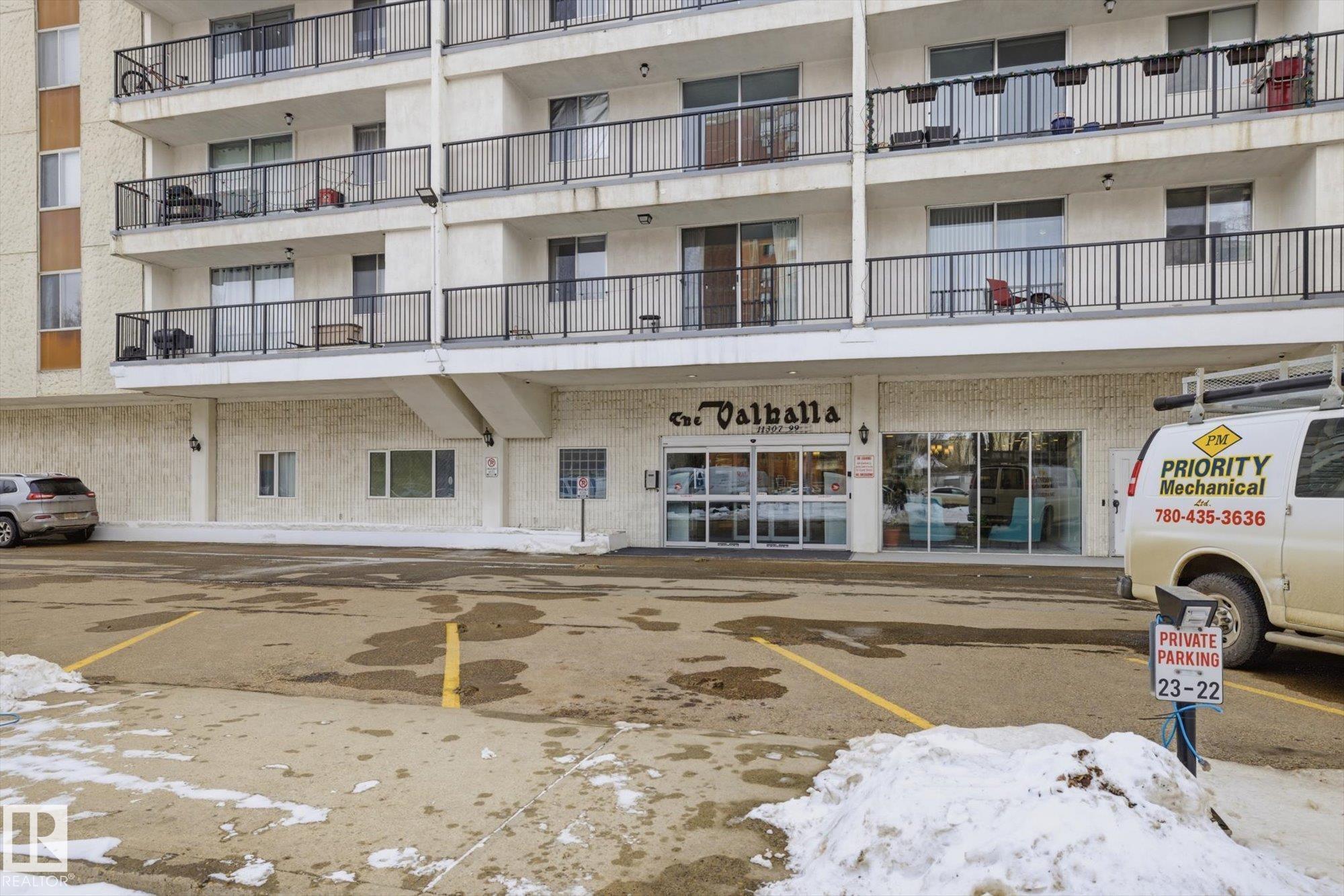 203 - 11307 99 Avenue NW, Wîhkwêntôwin, Edmonton