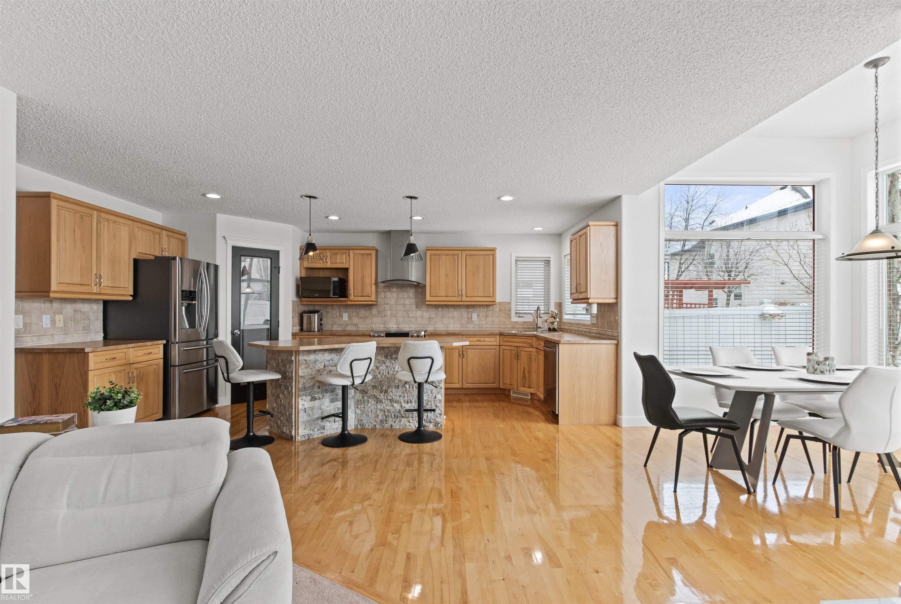 Photo 11 at 170 Galland Crescent NW, Glastonbury, Edmonton