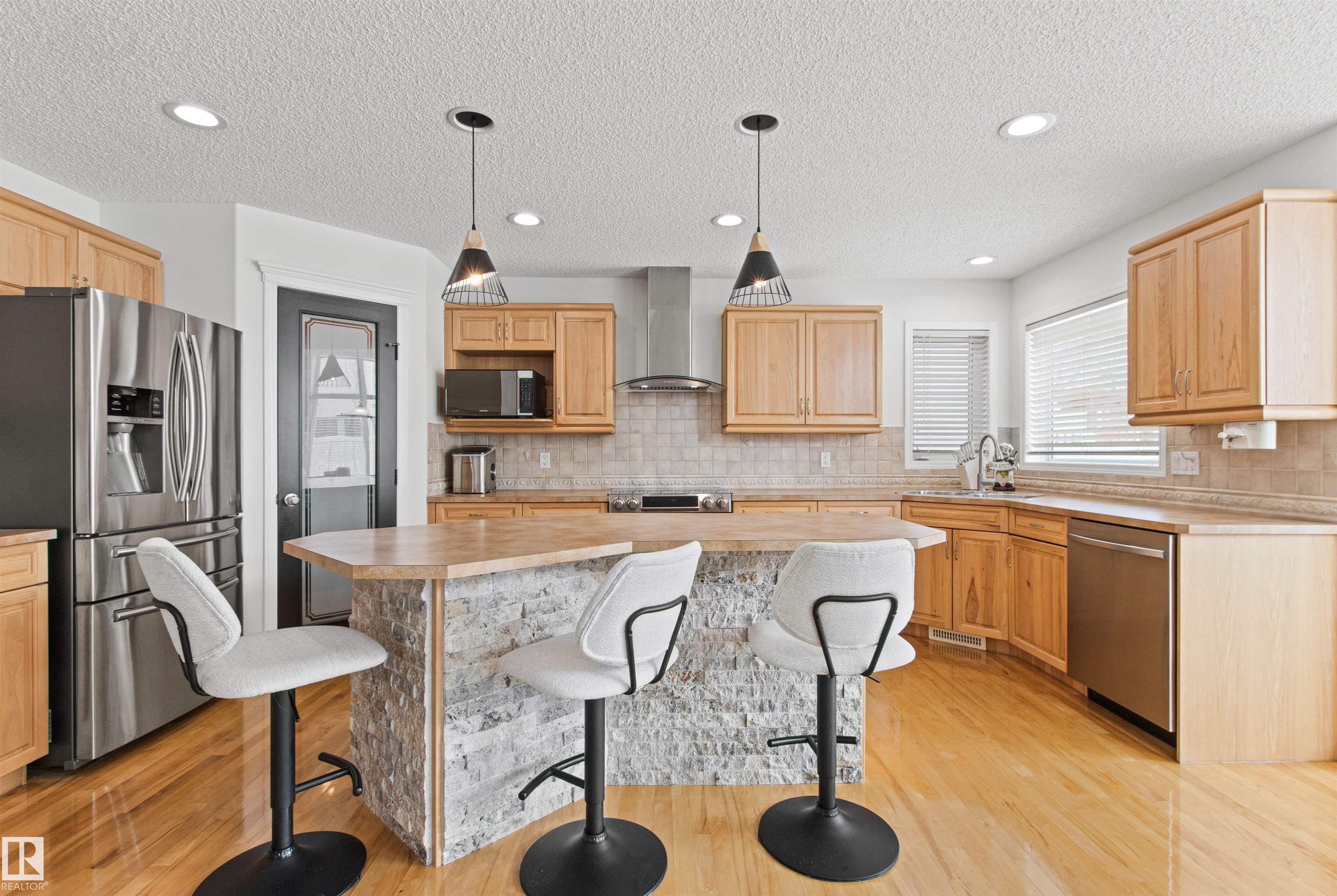 Photo 13 at 170 Galland Crescent NW, Glastonbury, Edmonton