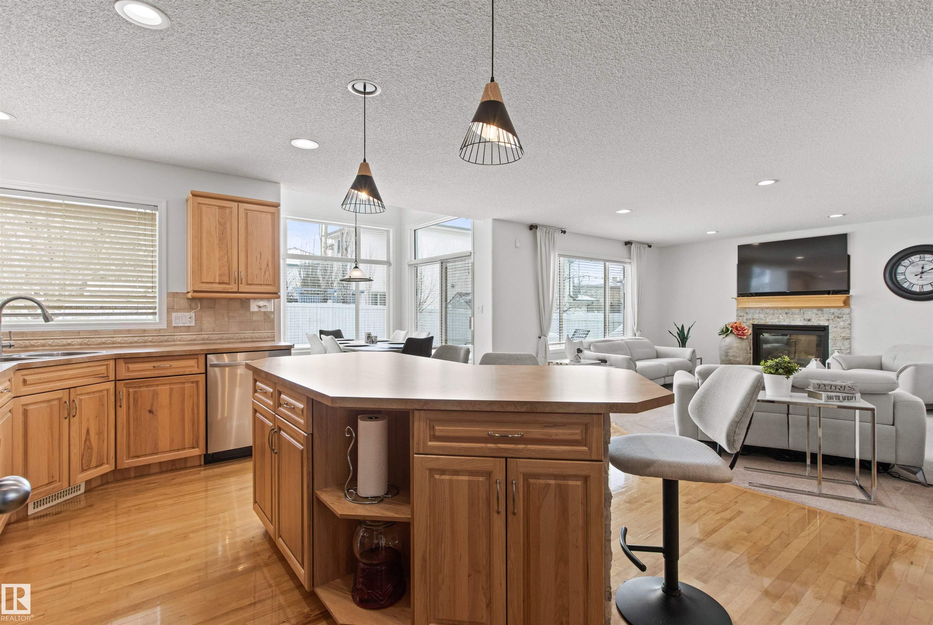 Photo 15 at 170 Galland Crescent NW, Glastonbury, Edmonton