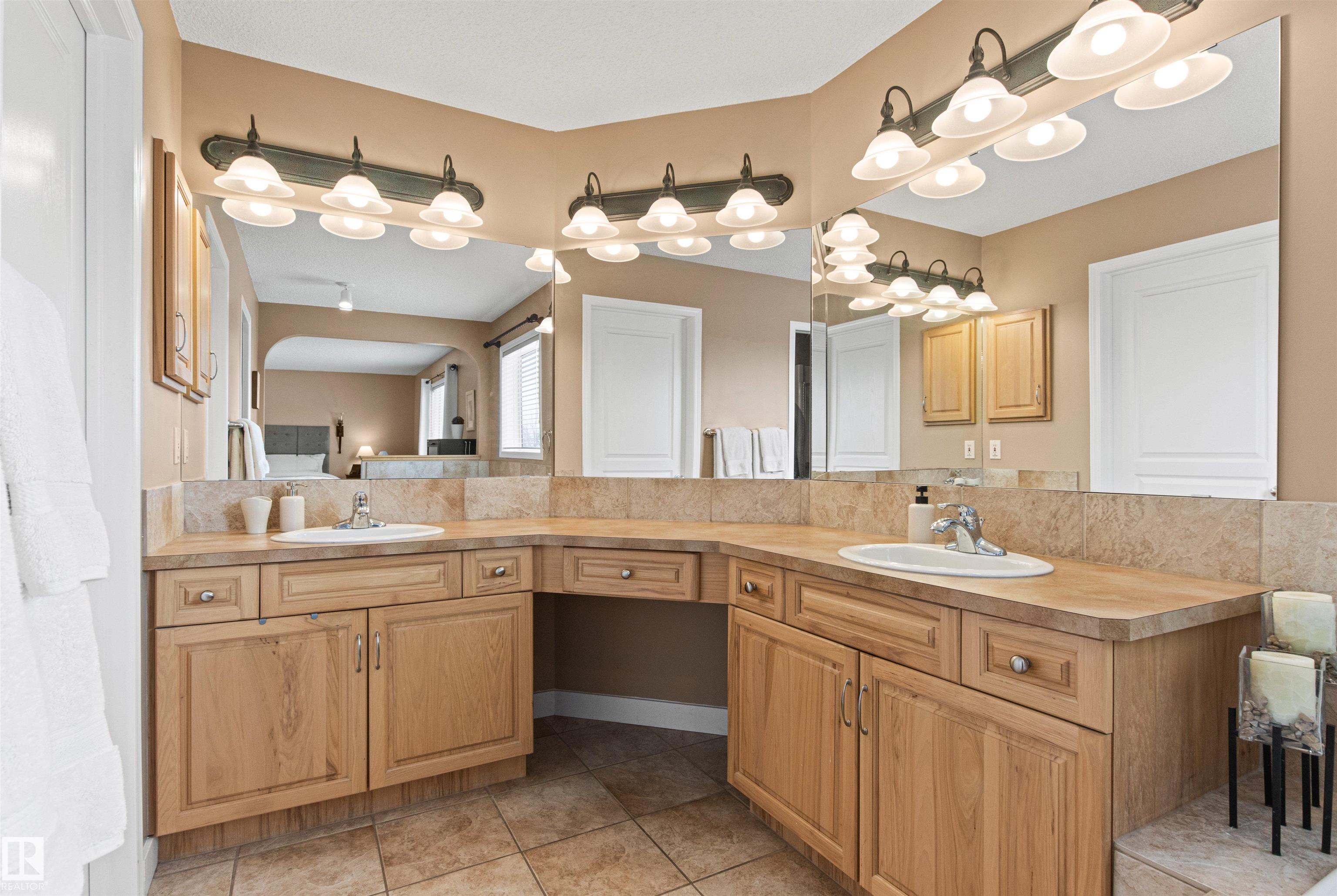 Photo 38 at 170 Galland Crescent NW, Glastonbury, Edmonton