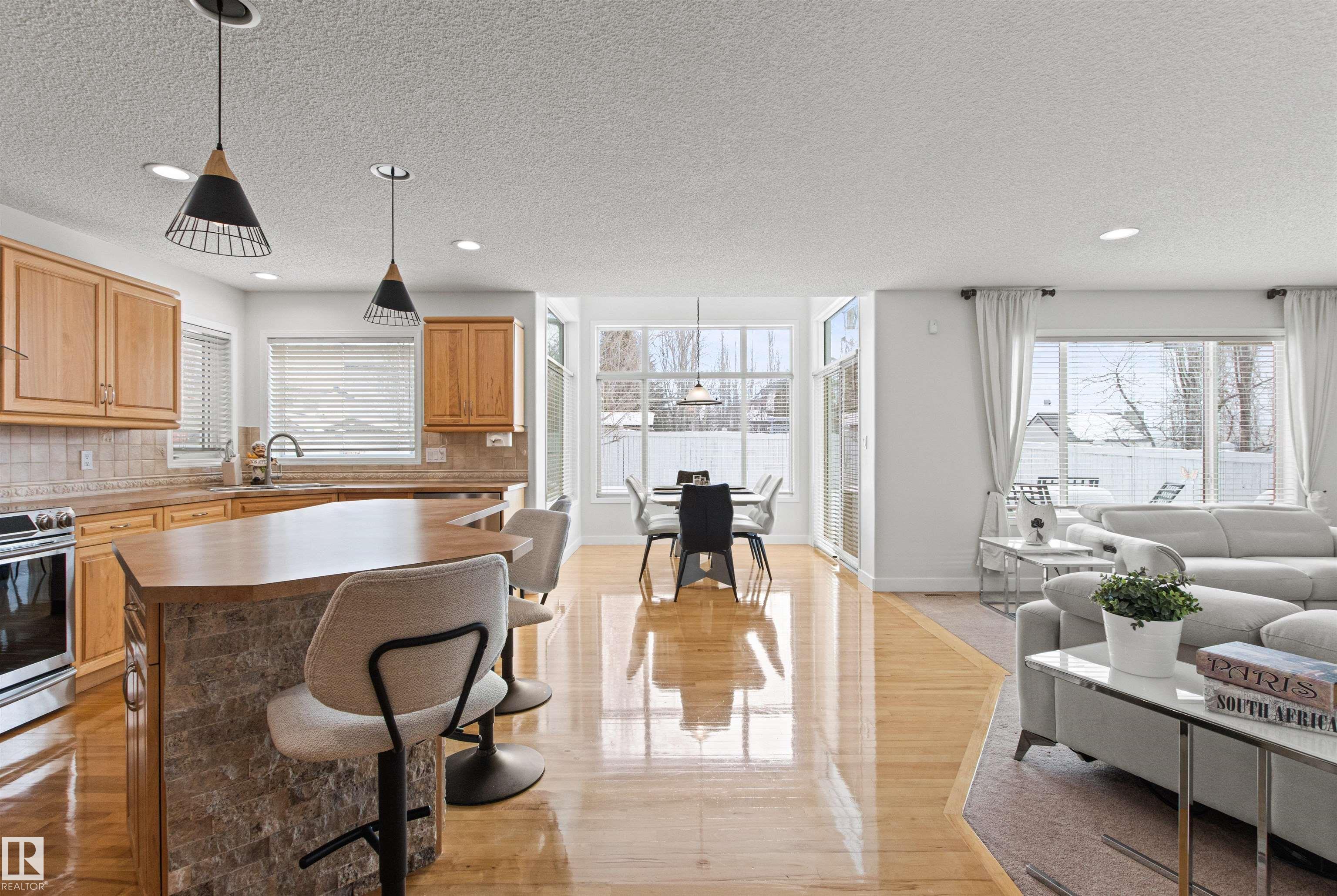 Photo 10 at 170 Galland Crescent NW, Glastonbury, Edmonton