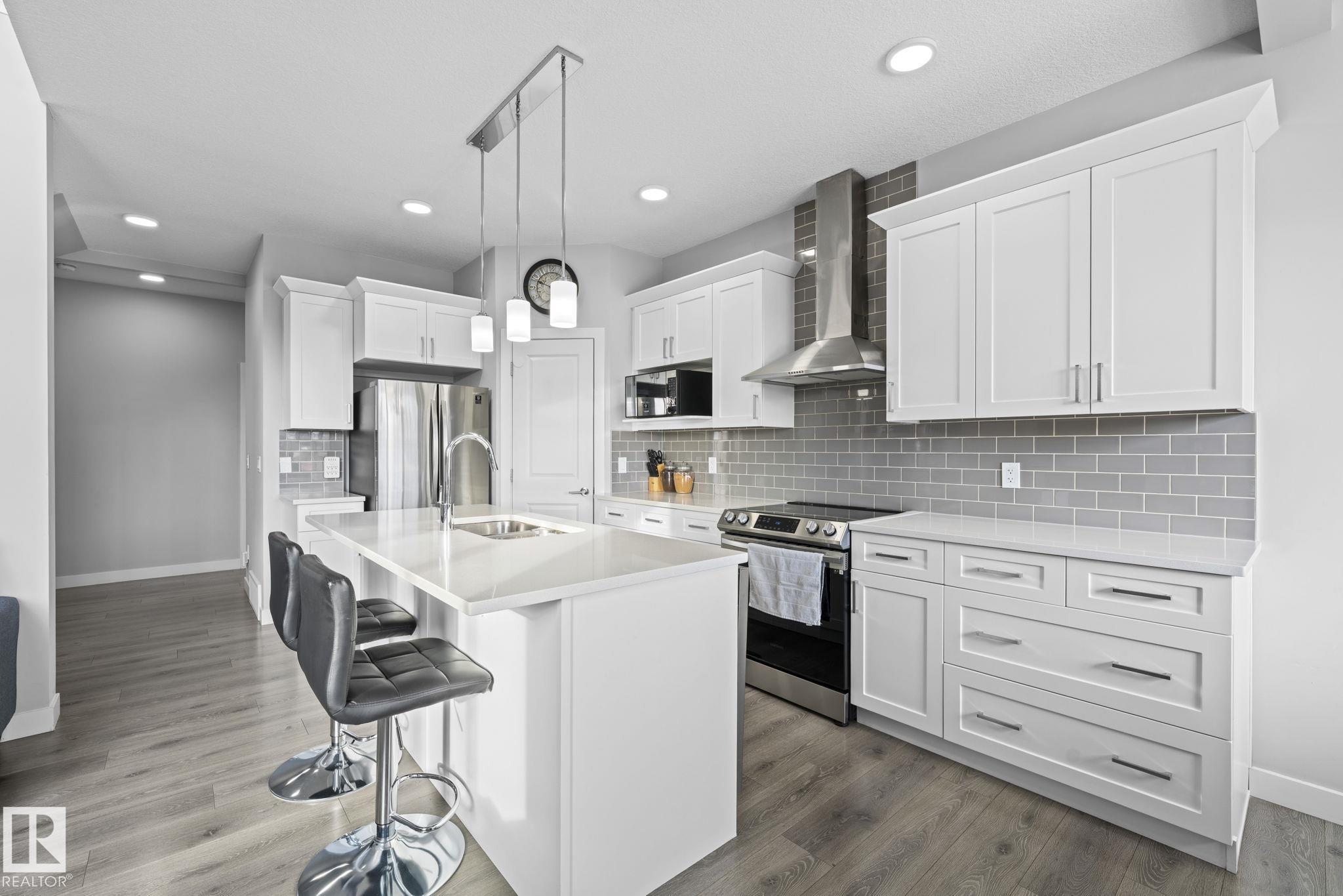 Photo 11 at 22035 80 Avenue NW, Rosenthal, Edmonton