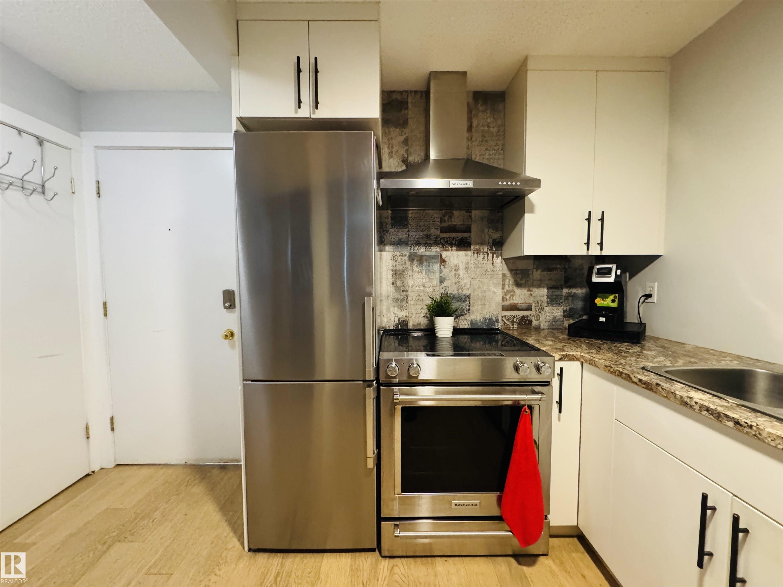 105 - 10230 120 Street NW, Wîhkwêntôwin, Edmonton