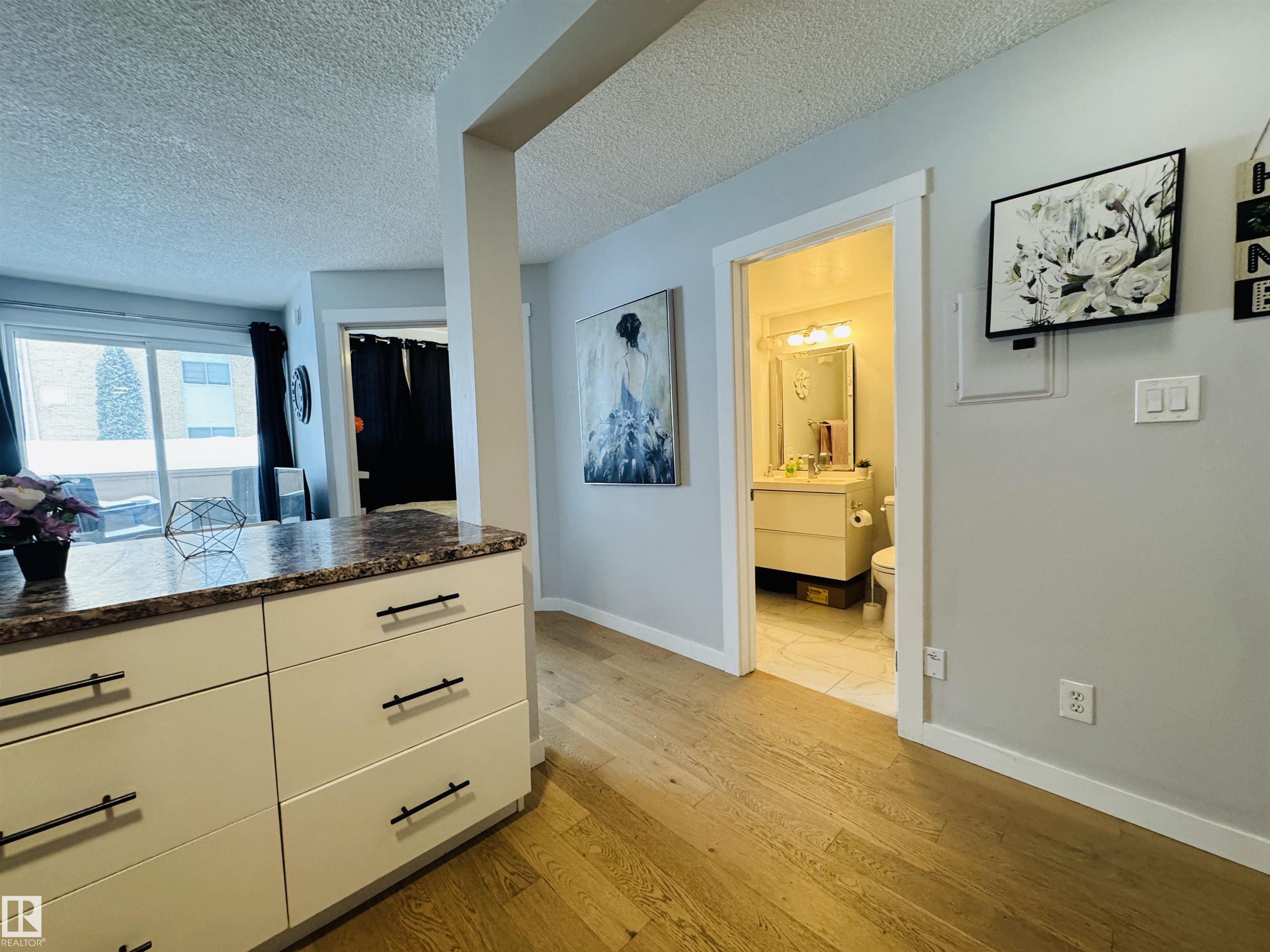 Photo 11 at 105 - 10230 120 Street NW, Wîhkwêntôwin, Edmonton