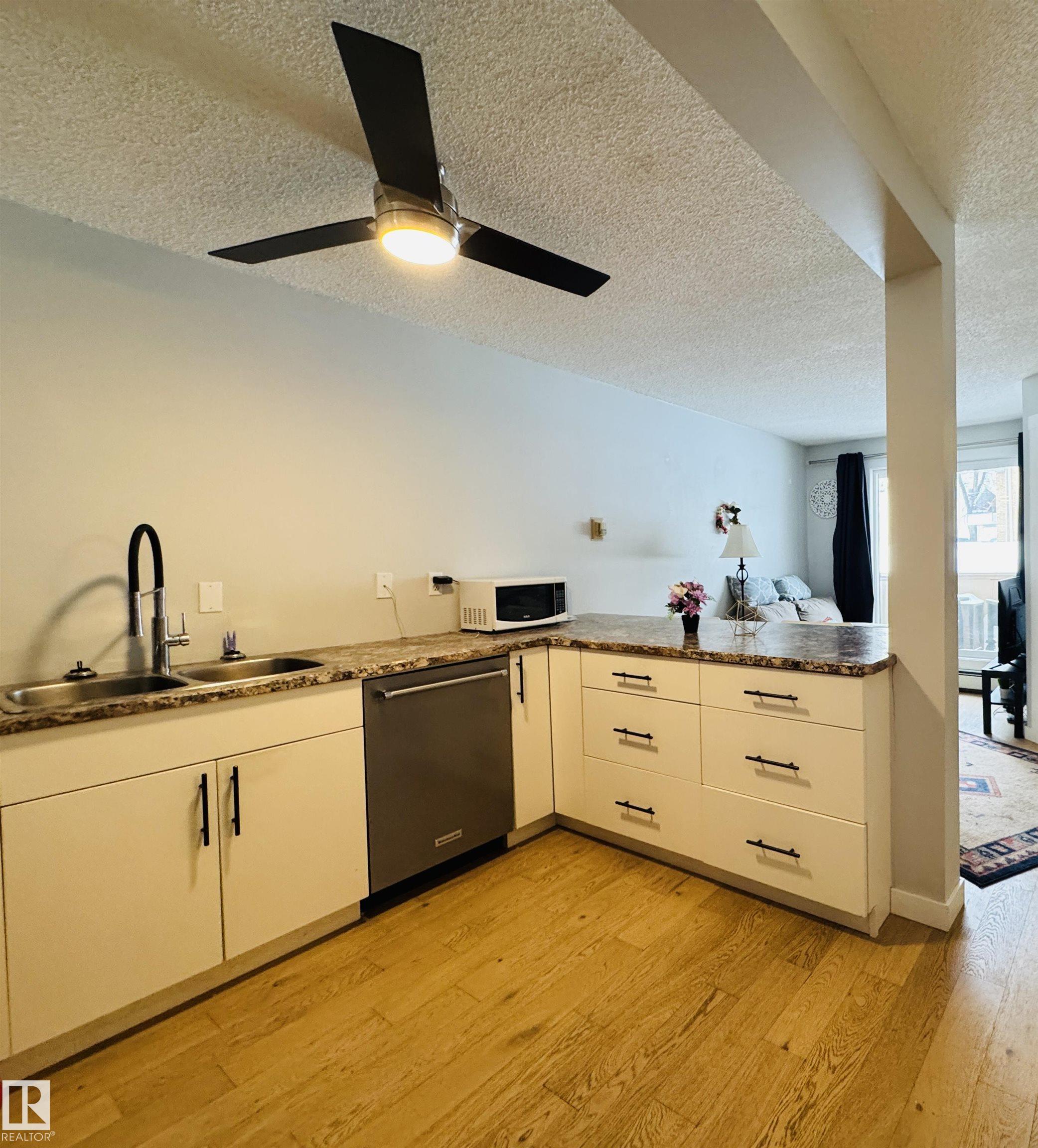 105 - 10230 120 Street NW, Wîhkwêntôwin, Edmonton