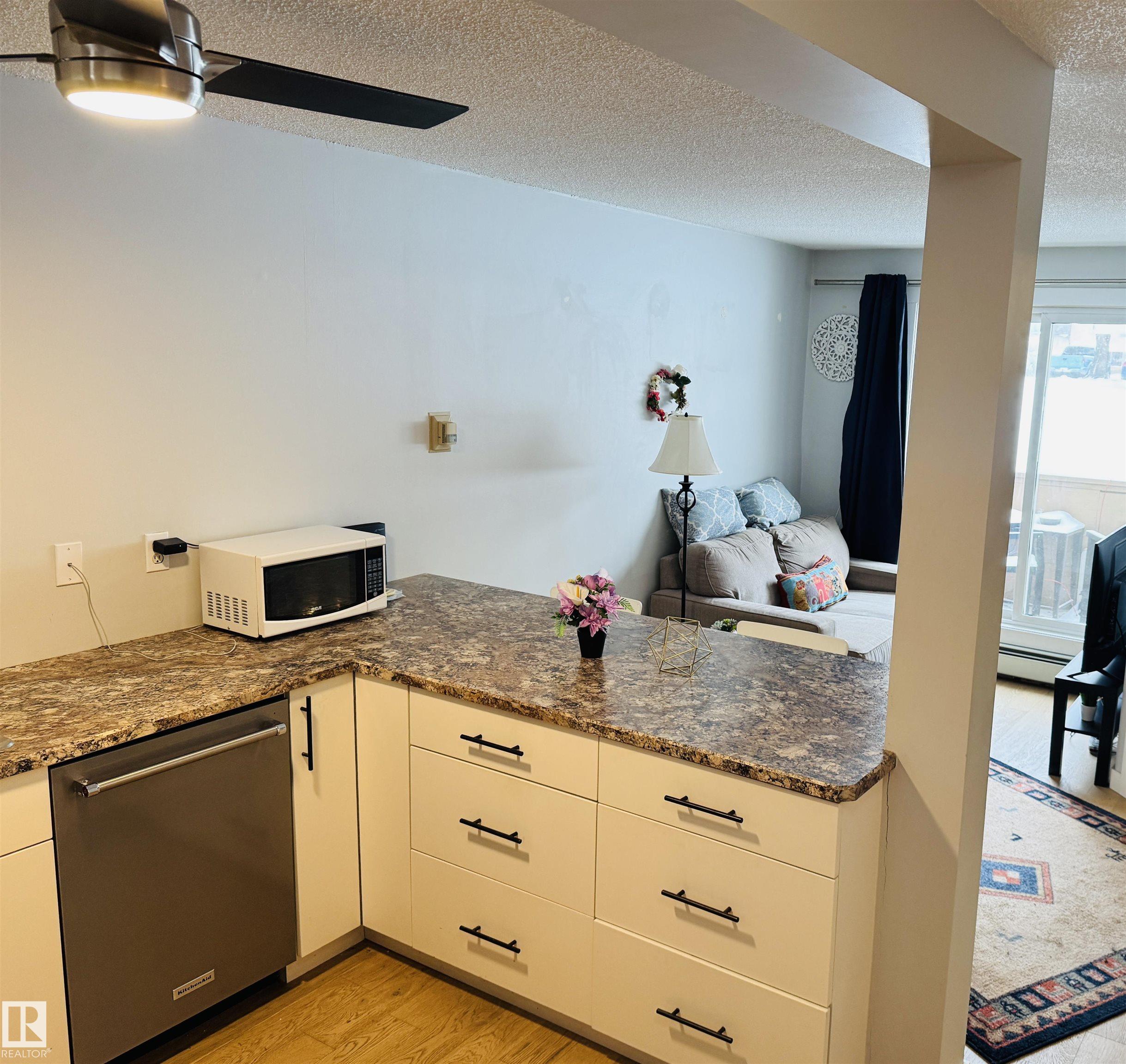 105 - 10230 120 Street NW, Wîhkwêntôwin, Edmonton