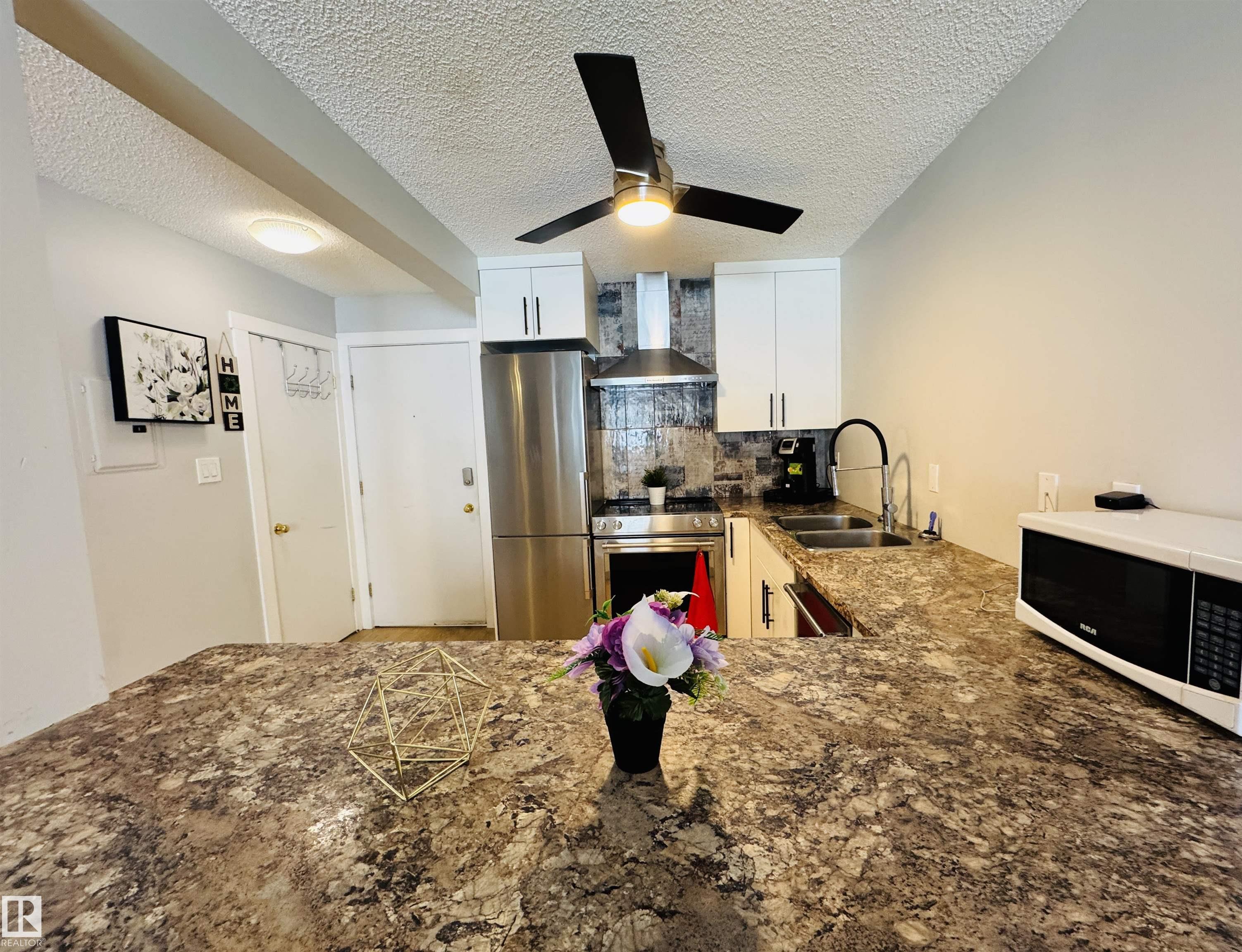 Photo 8 at 105 - 10230 120 Street NW, Wîhkwêntôwin, Edmonton