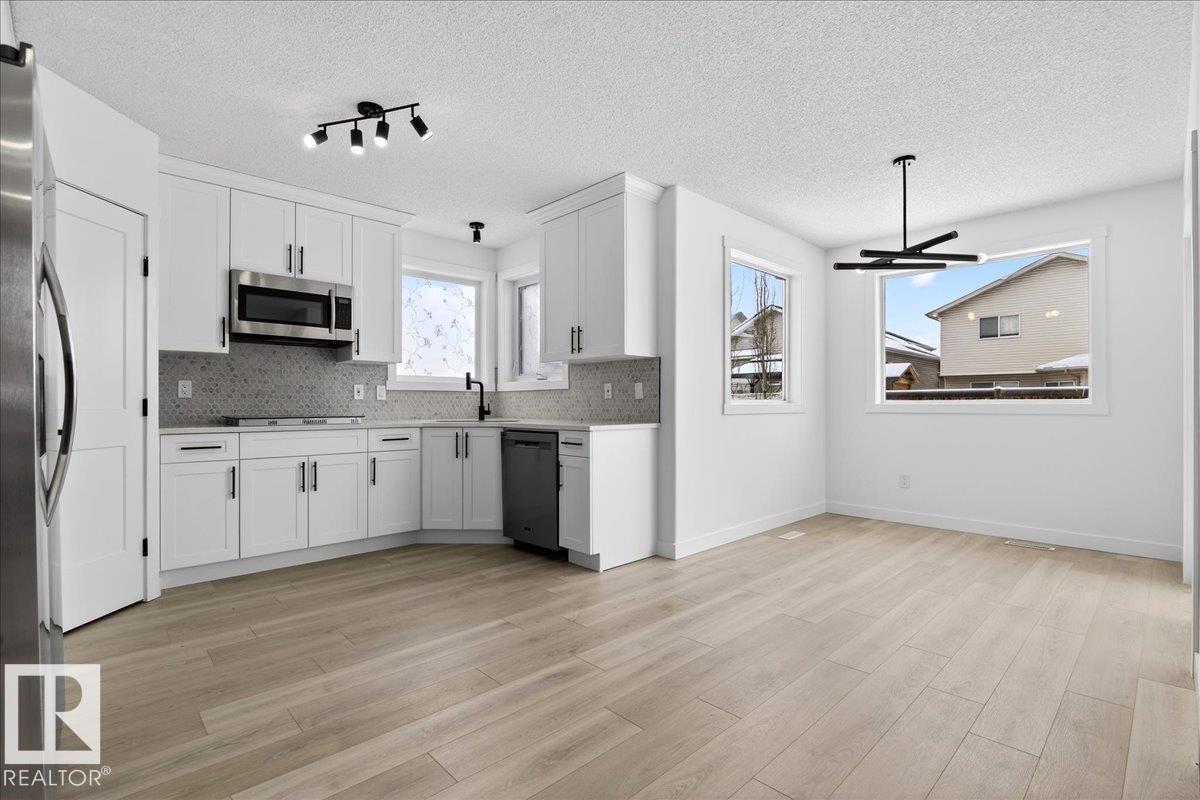 Photo 10 at 8916 175 Avenue NW, Klarvatten, Edmonton