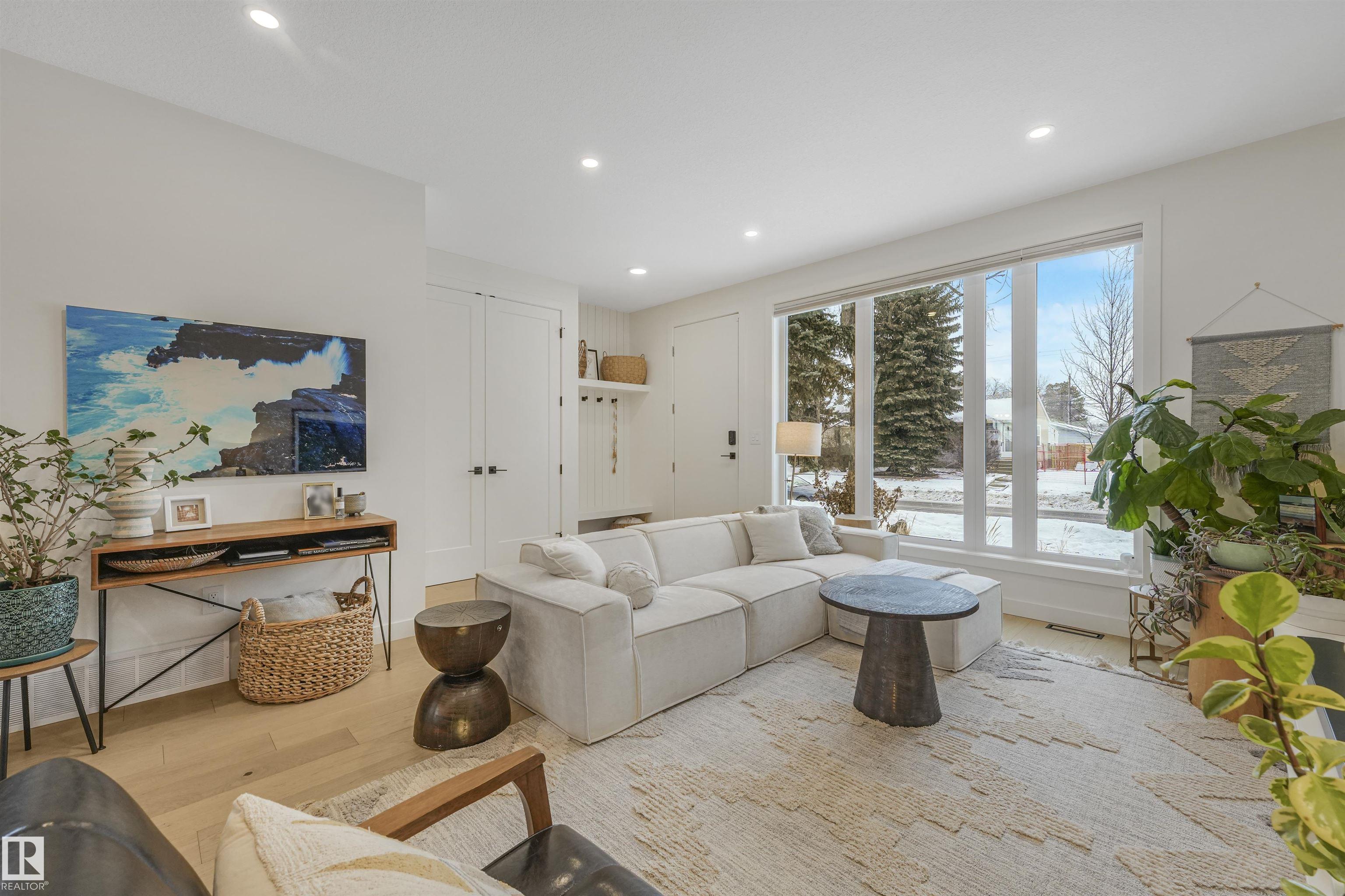 Photo 10 at 8634 79 Street NW, Idylwylde, Edmonton