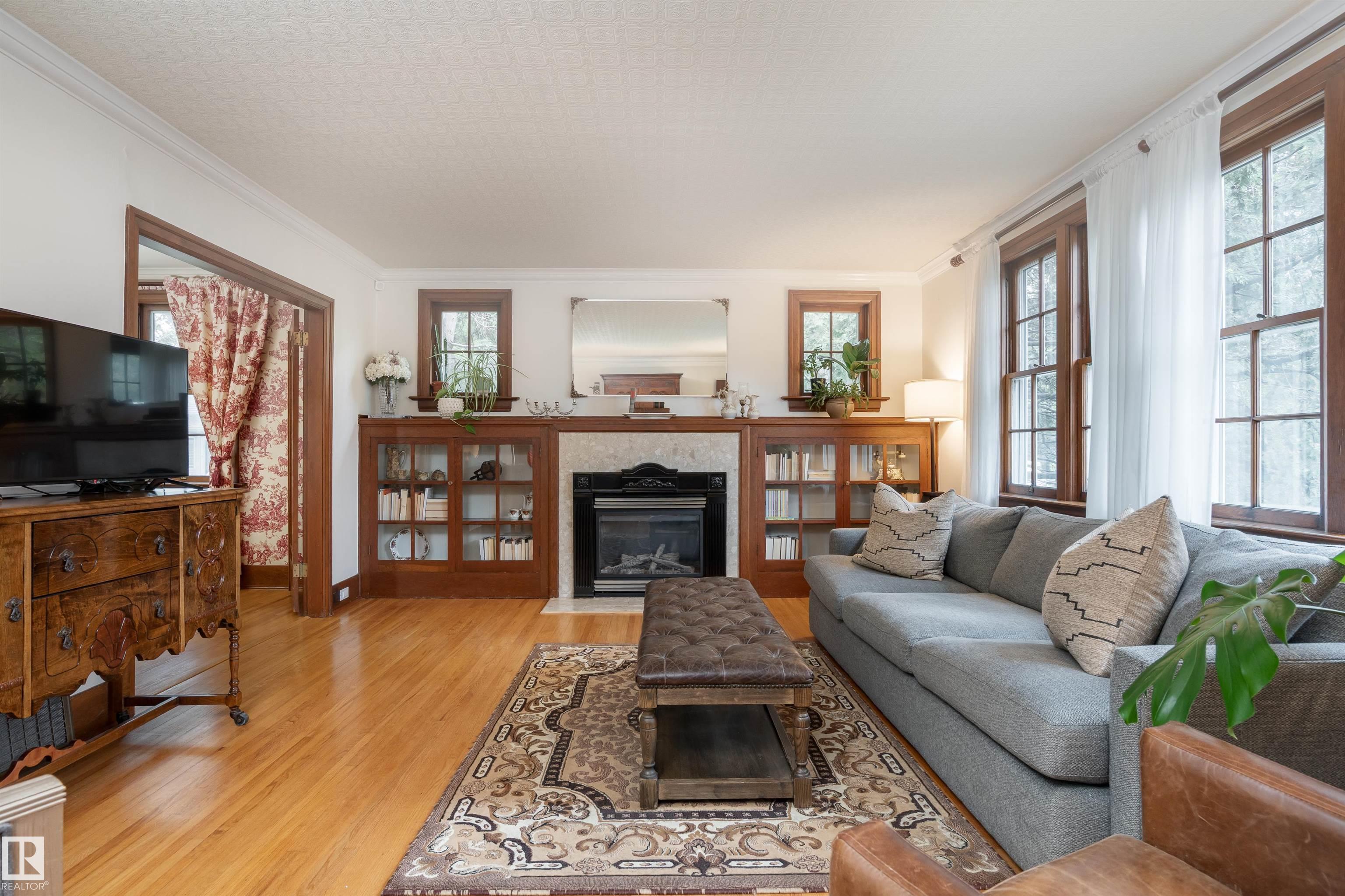 Photo 14 at 10015 97 Avenue NW, Rossdale, Edmonton