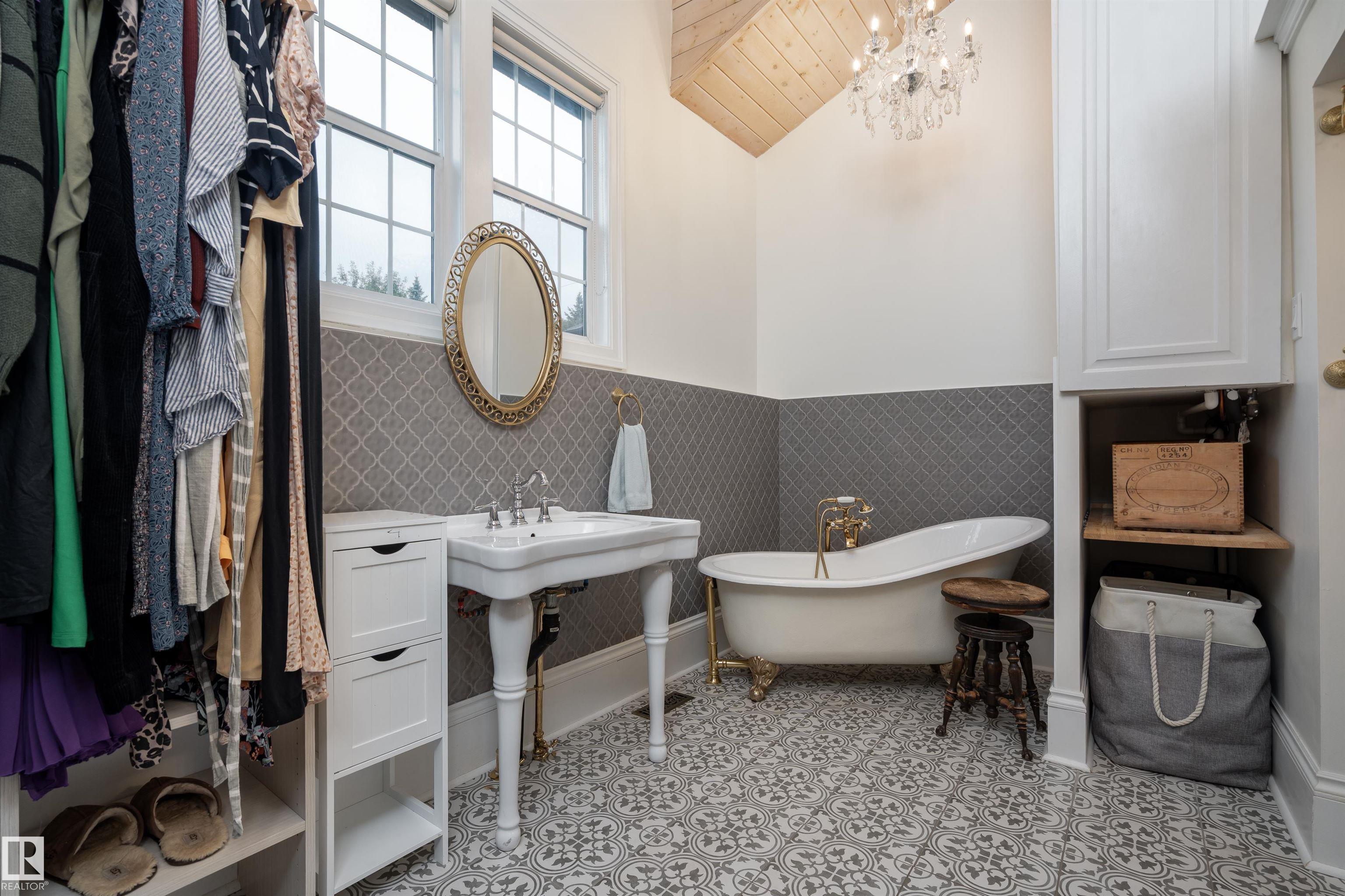 Photo 22 at 10015 97 Avenue NW, Rossdale, Edmonton