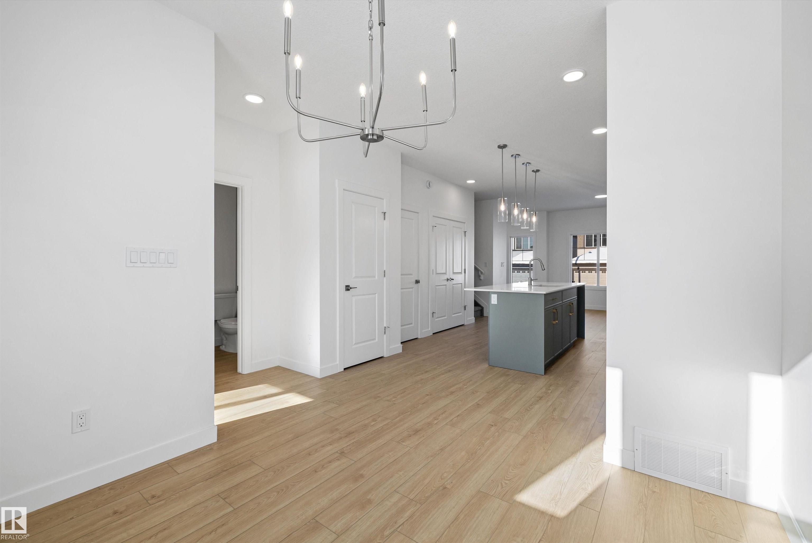 Photo 14 at 20711 43 Avenue NW, Edgemont, Edmonton