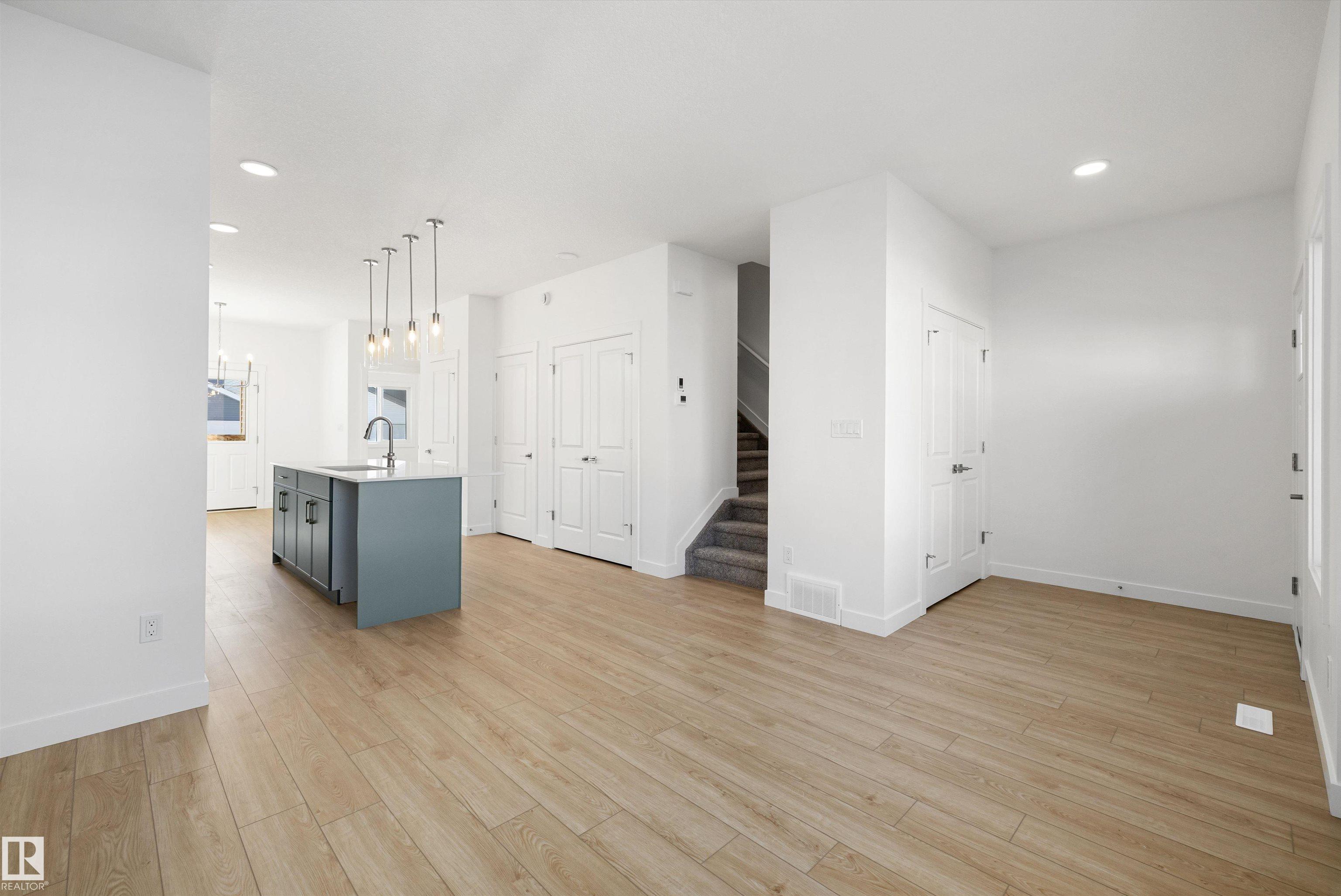 20711 43 Avenue NW, Edgemont, Edmonton