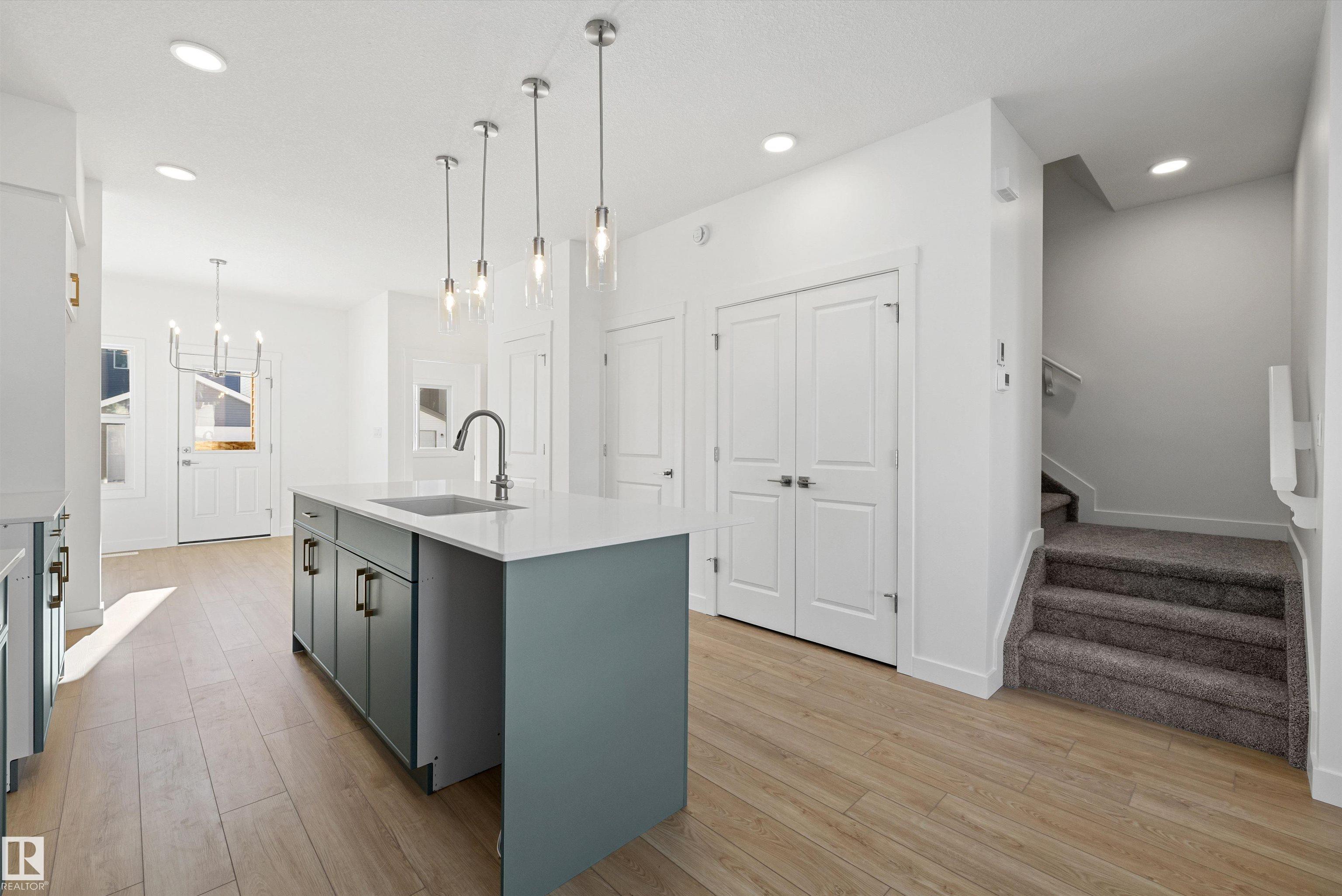 Photo 9 at 20711 43 Avenue NW, Edgemont, Edmonton