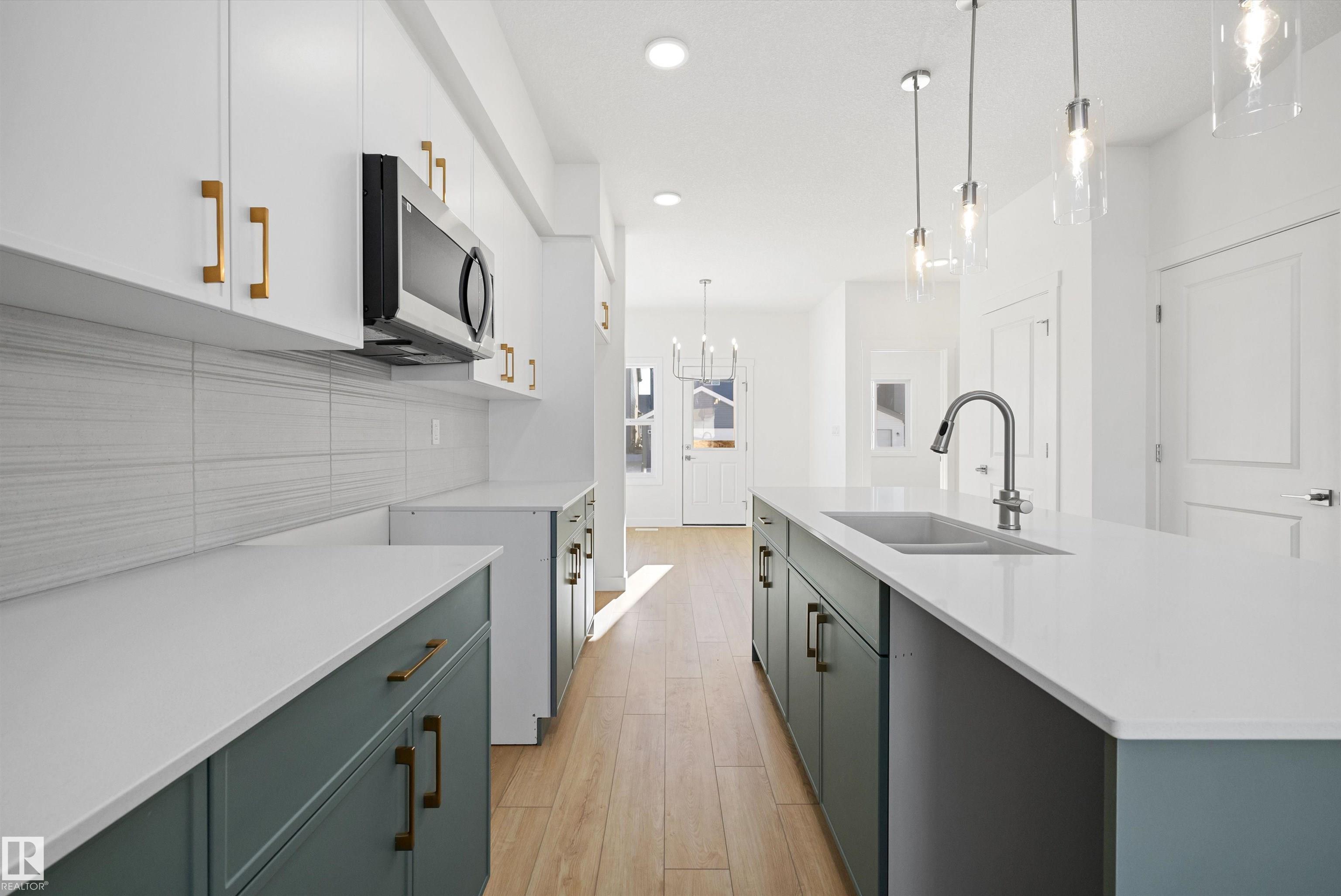 Photo 10 at 20711 43 Avenue NW, Edgemont, Edmonton