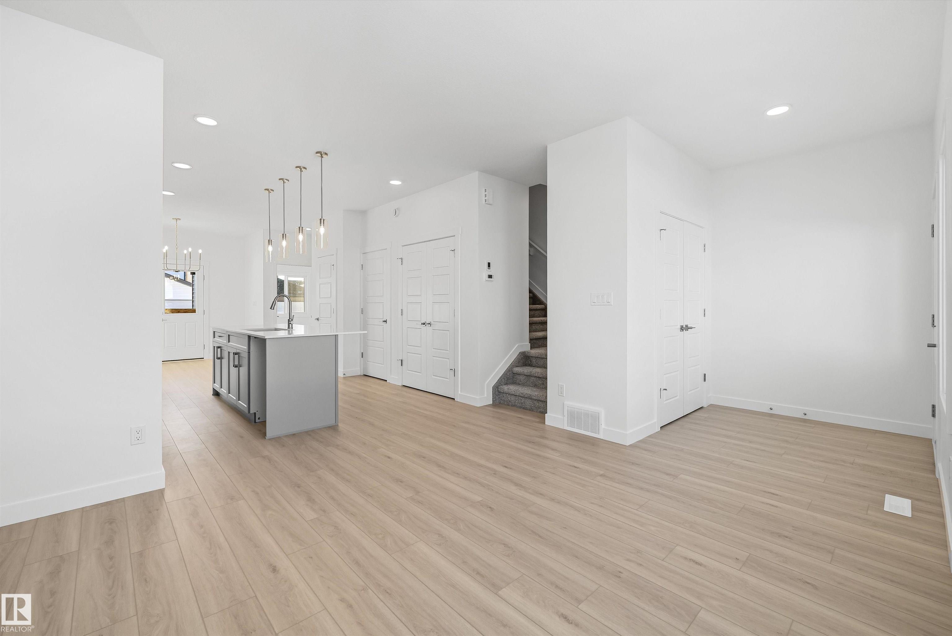 Photo 7 at 20715 43 Avenue NW, Edgemont, Edmonton