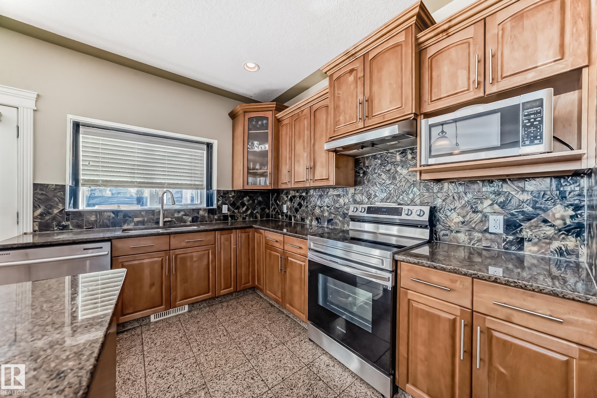 Photo 15 at 16104 136 Street NW, Carlton, Edmonton