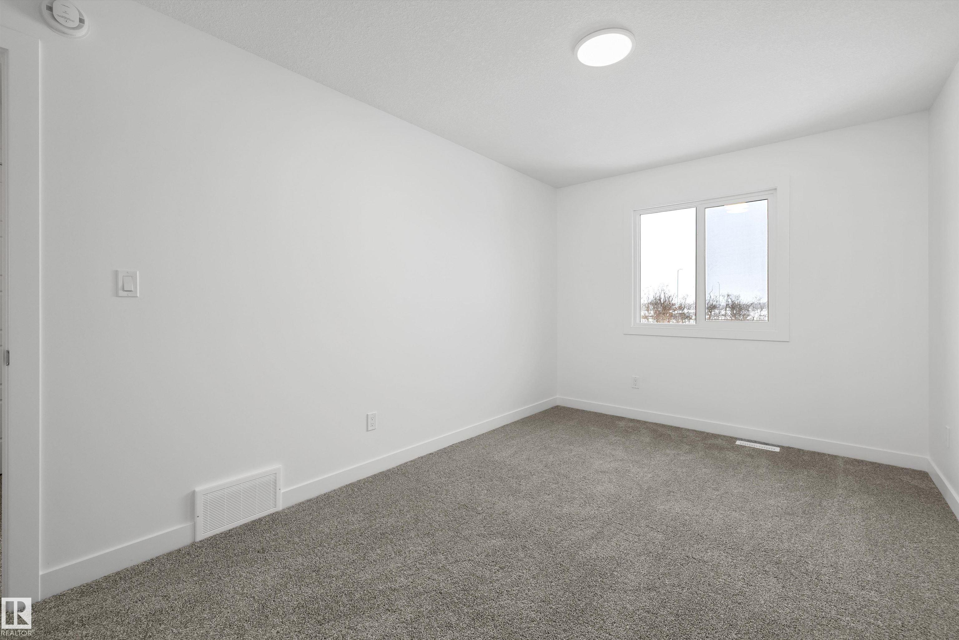 https://zimg.paragon.ice.com/ParagonImages/Property/PM/RAE/225388566/27/0/0/58dfeddd94e6a0cd85a122c679b9c3aa/1/af83832461283c8d88e31cd2fc3e2cea/225388566-8cc90a24-4aeb-4b54-835f-8bad97bb2e75.JPG