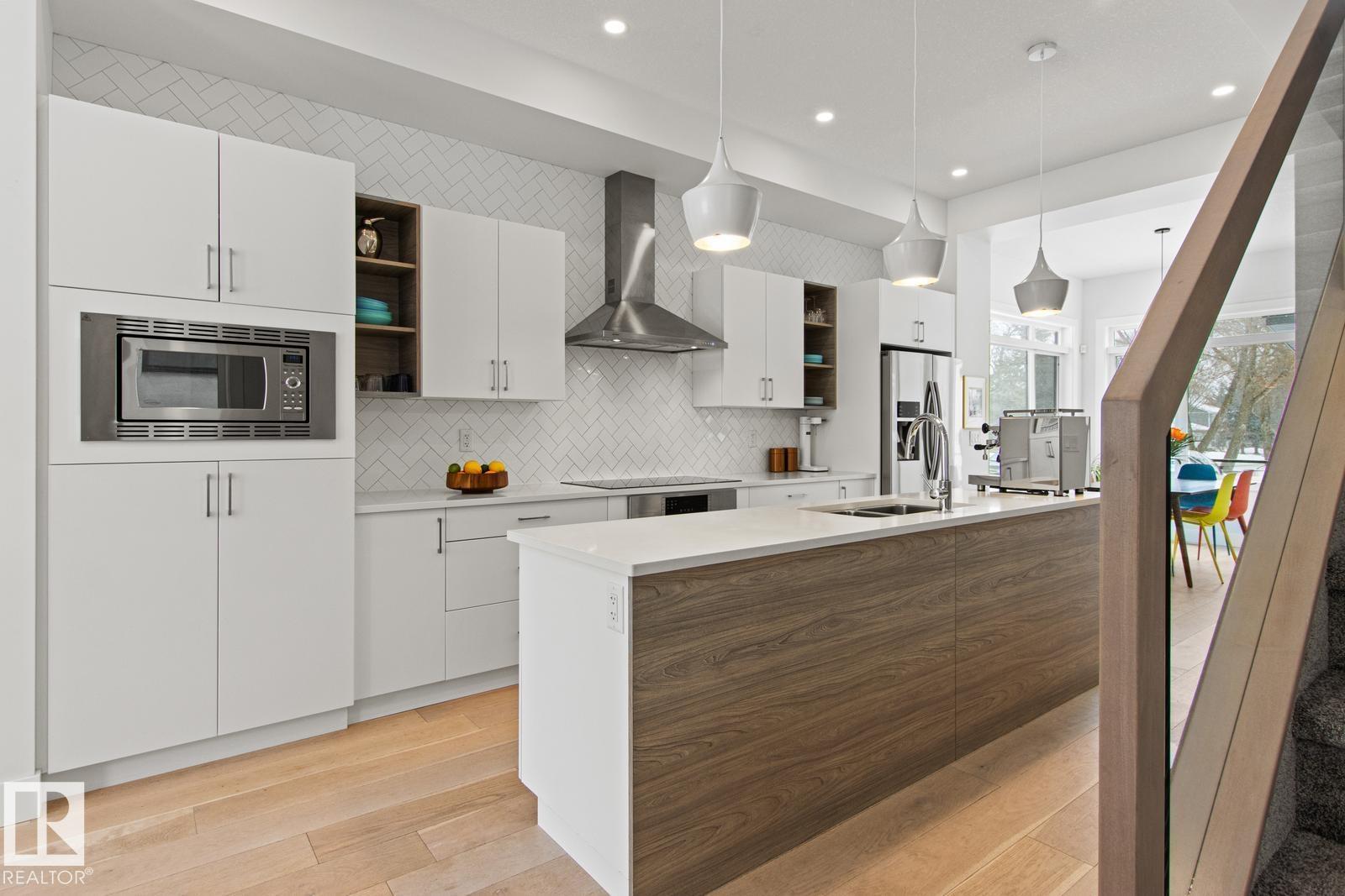 Photo 12 at 11123 70 Avenue NW, Parkallen, Edmonton