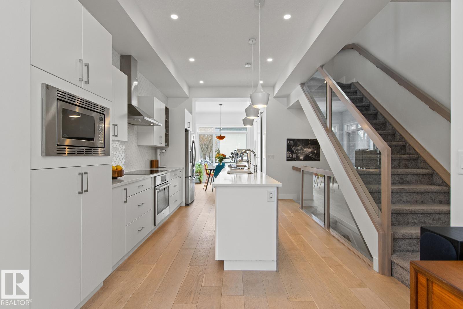 Photo 13 at 11123 70 Avenue NW, Parkallen, Edmonton