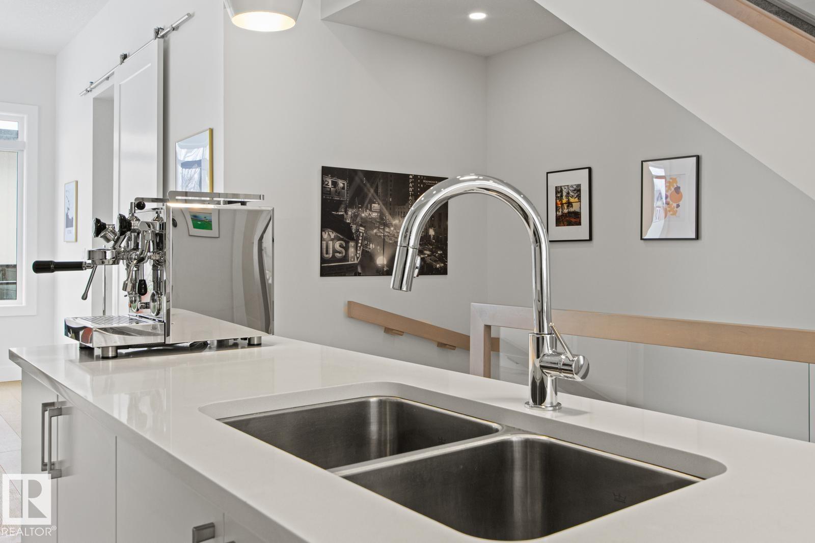 Photo 18 at 11123 70 Avenue NW, Parkallen, Edmonton