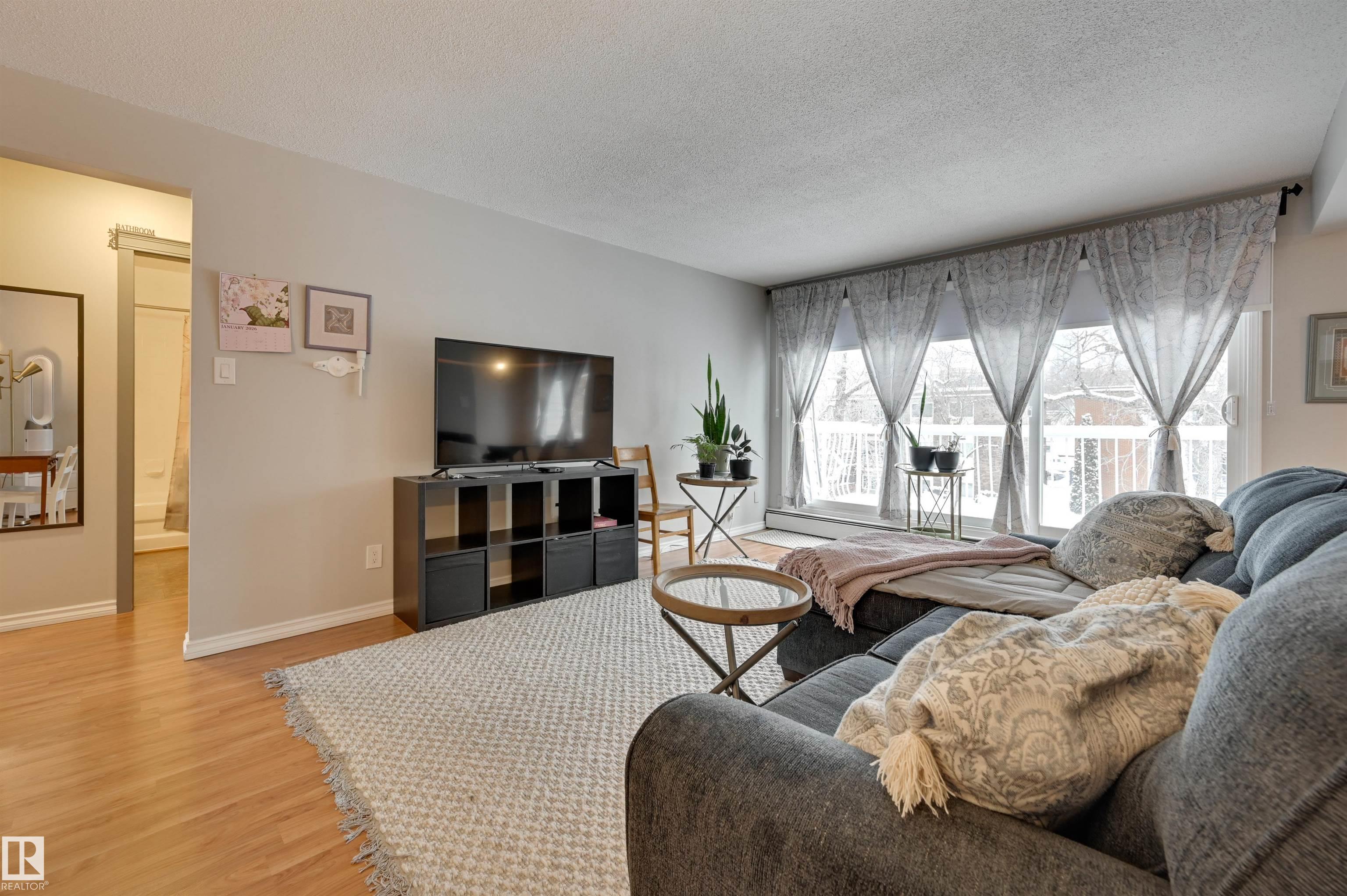 Photo 12 at 302 - 10230 114 Street NW, Wîhkwêntôwin, Edmonton