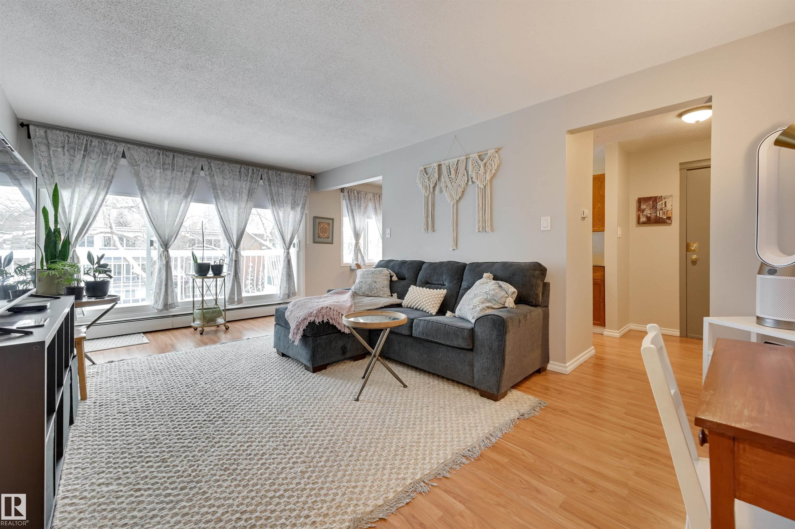 302 - 10230 114 Street NW, Wîhkwêntôwin, Edmonton