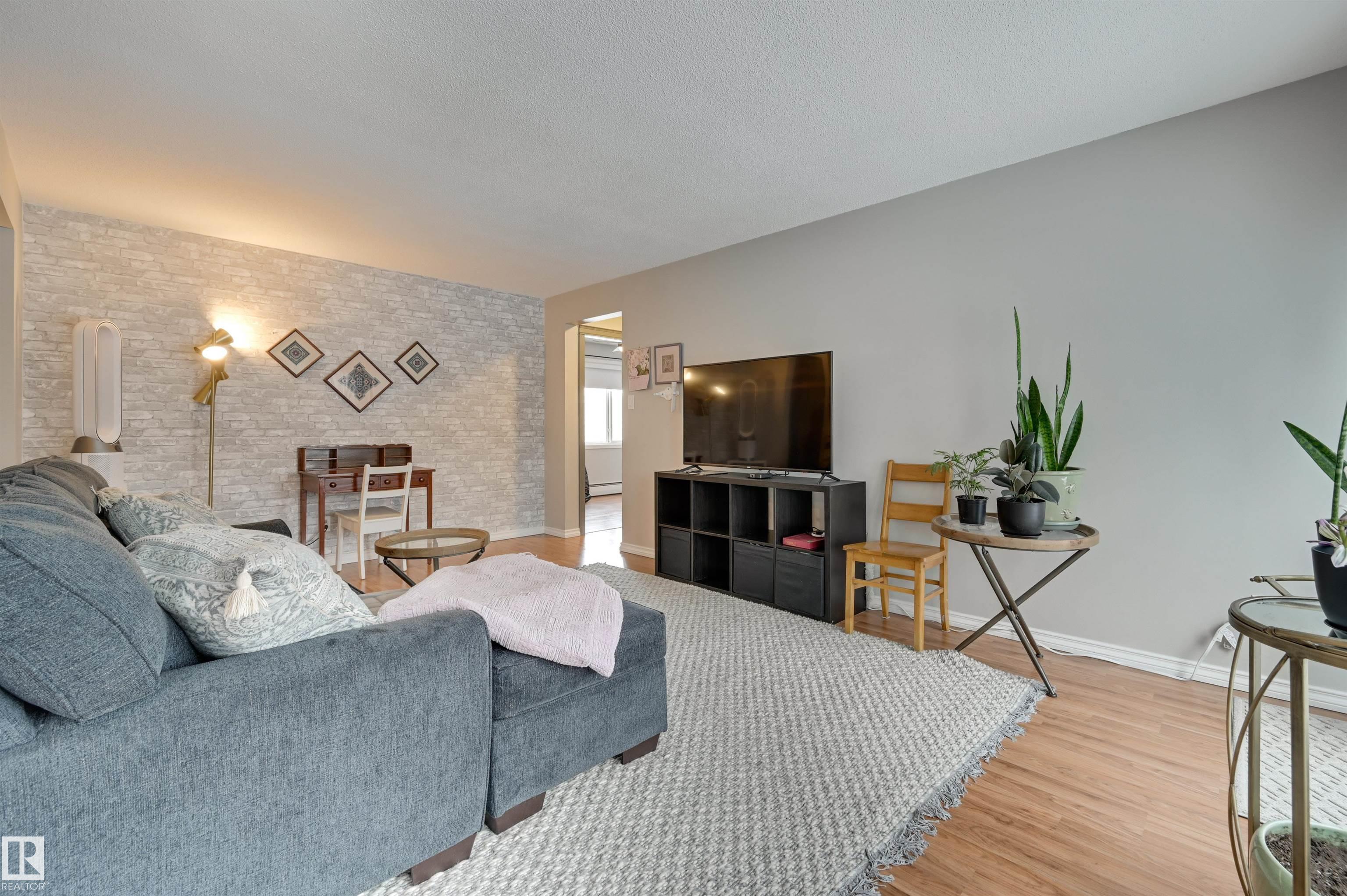 Photo 9 at 302 - 10230 114 Street NW, Wîhkwêntôwin, Edmonton