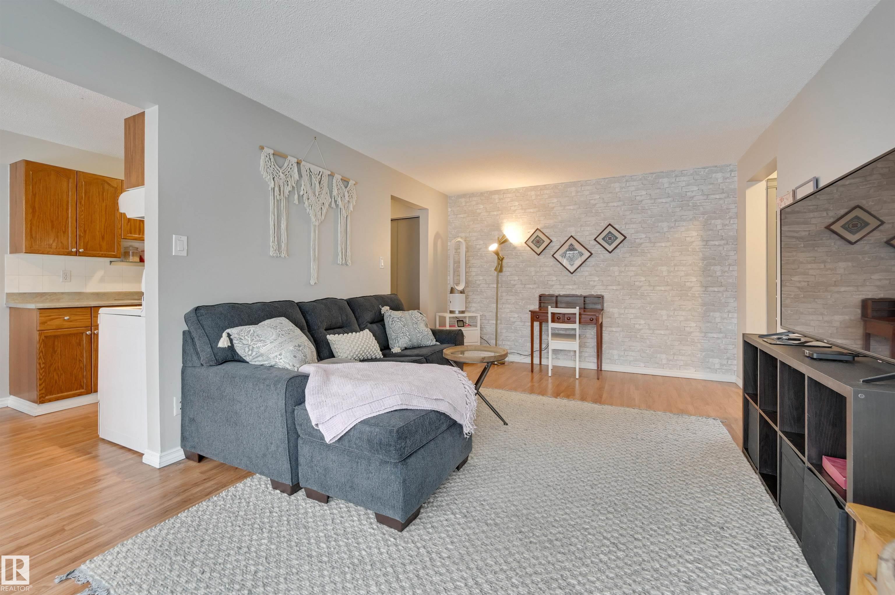 Photo 10 at 302 - 10230 114 Street NW, Wîhkwêntôwin, Edmonton