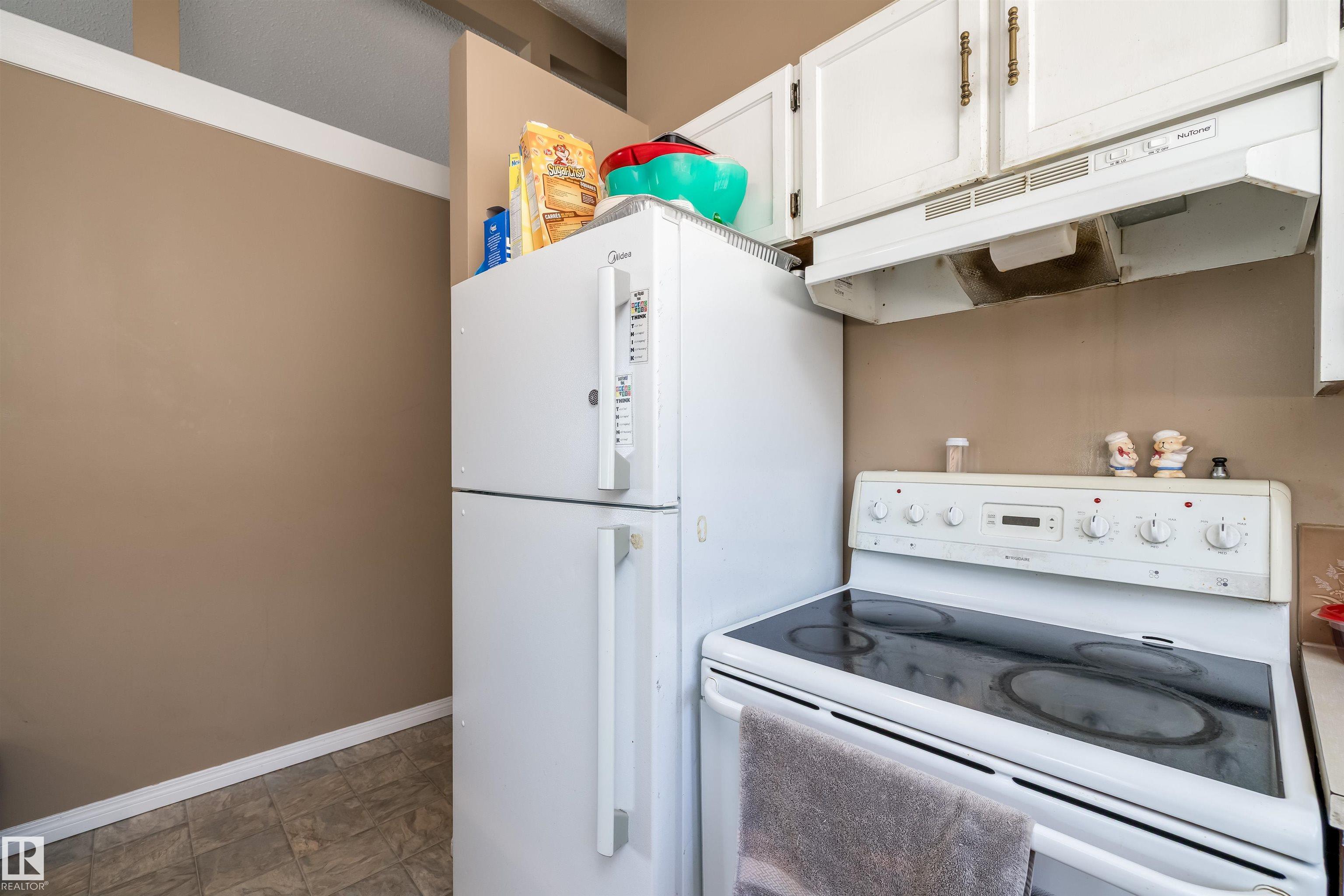 Photo 12 at 3620 42a Avenue NW, Kiniski Gardens, Edmonton