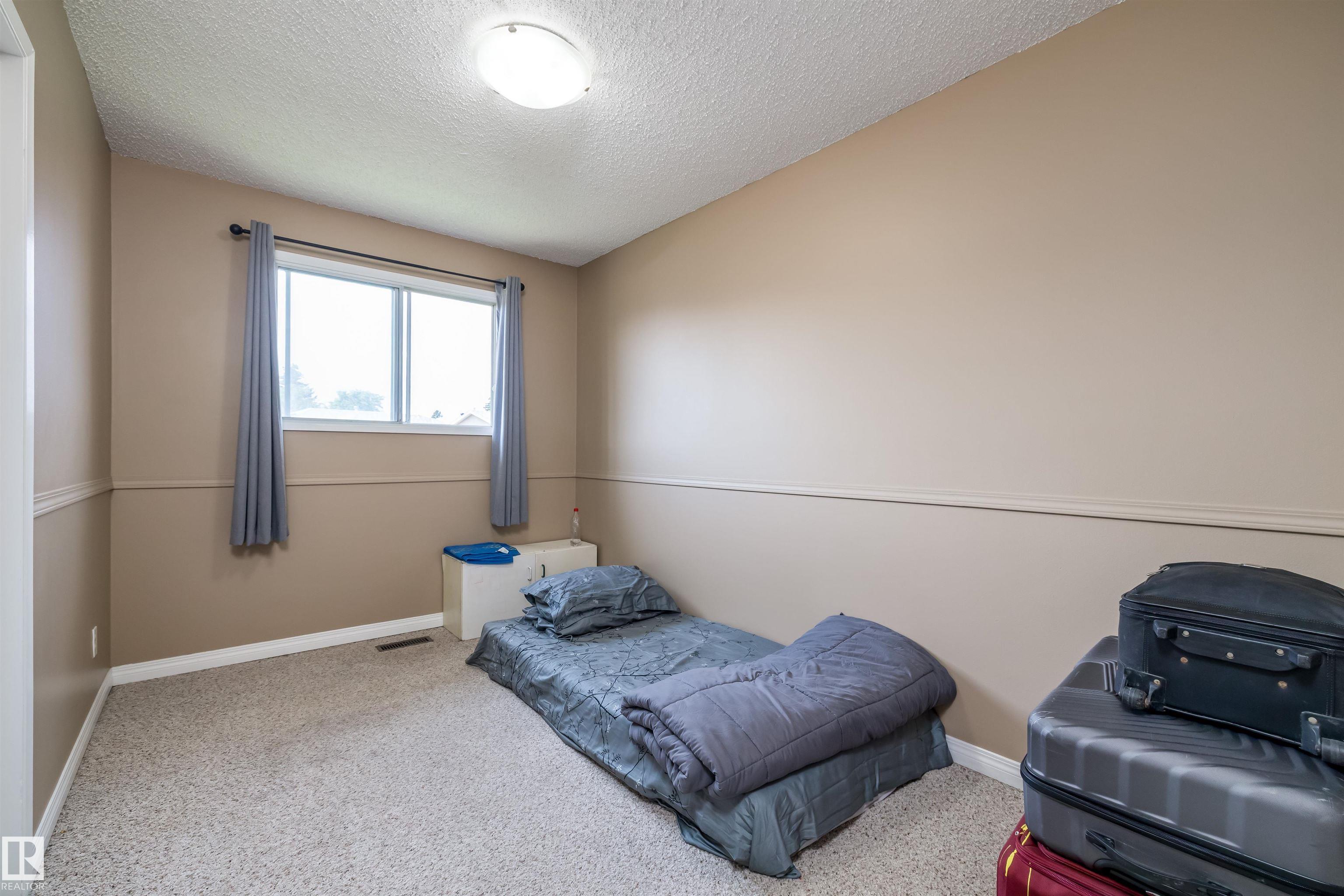 Photo 14 at 3620 42a Avenue NW, Kiniski Gardens, Edmonton