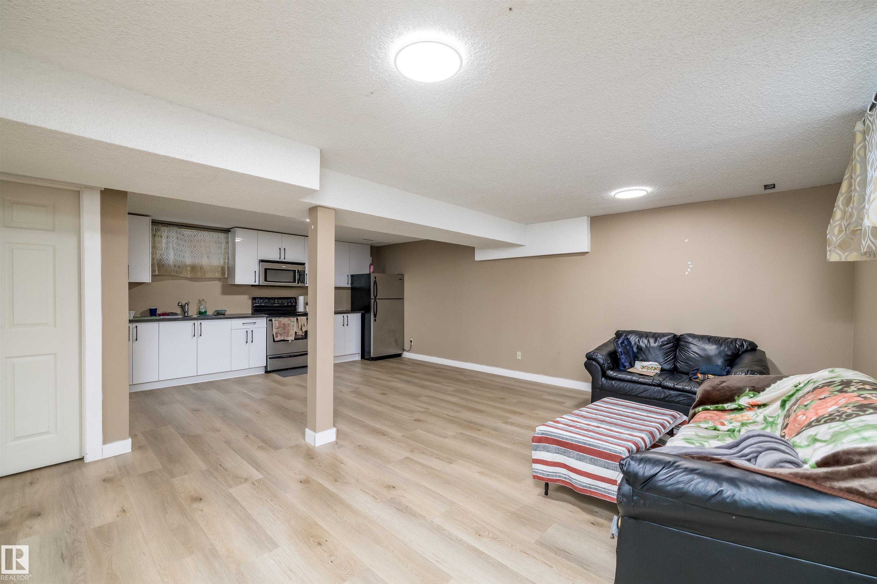 Photo 31 at 3620 42a Avenue NW, Kiniski Gardens, Edmonton