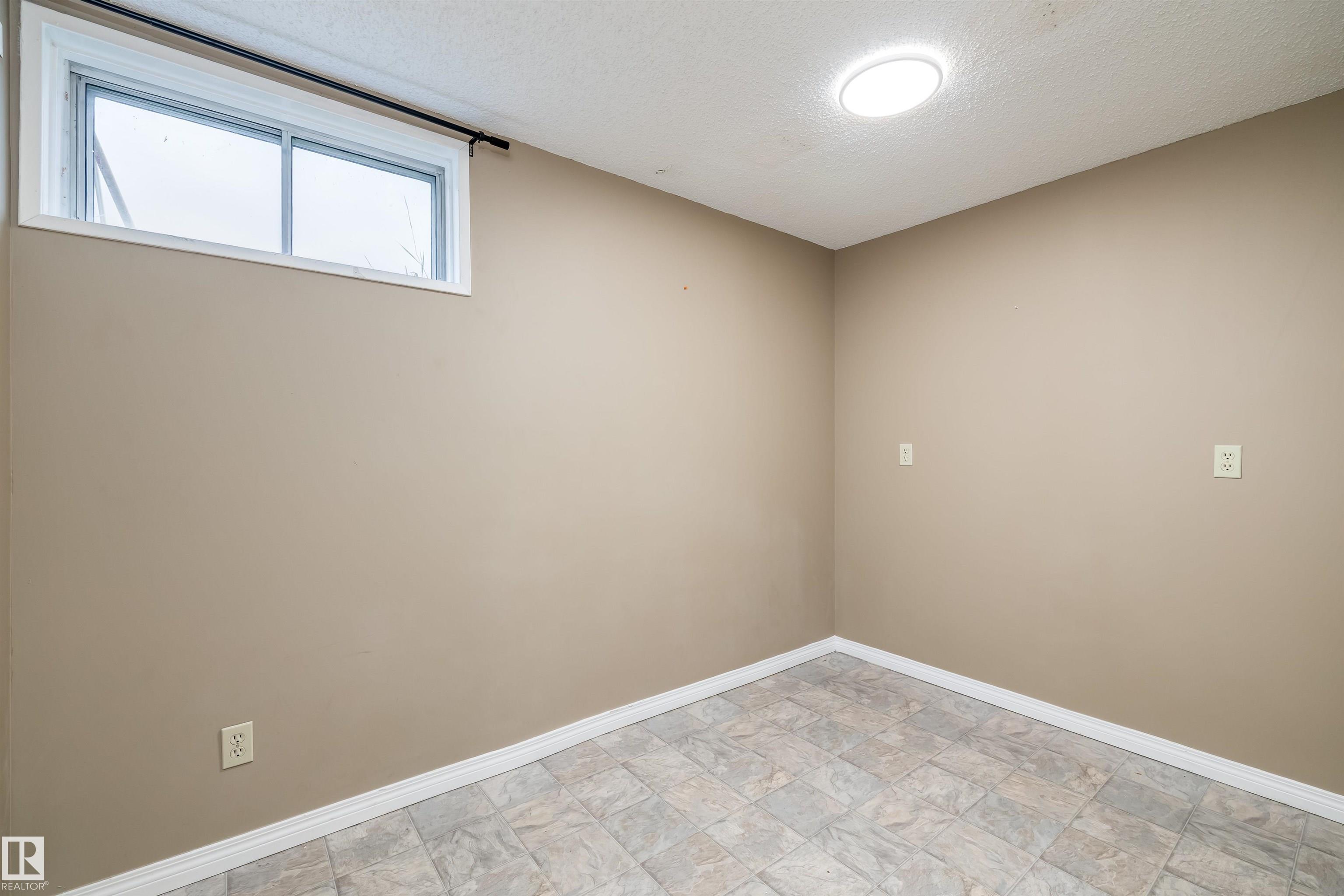 Photo 33 at 3620 42a Avenue NW, Kiniski Gardens, Edmonton