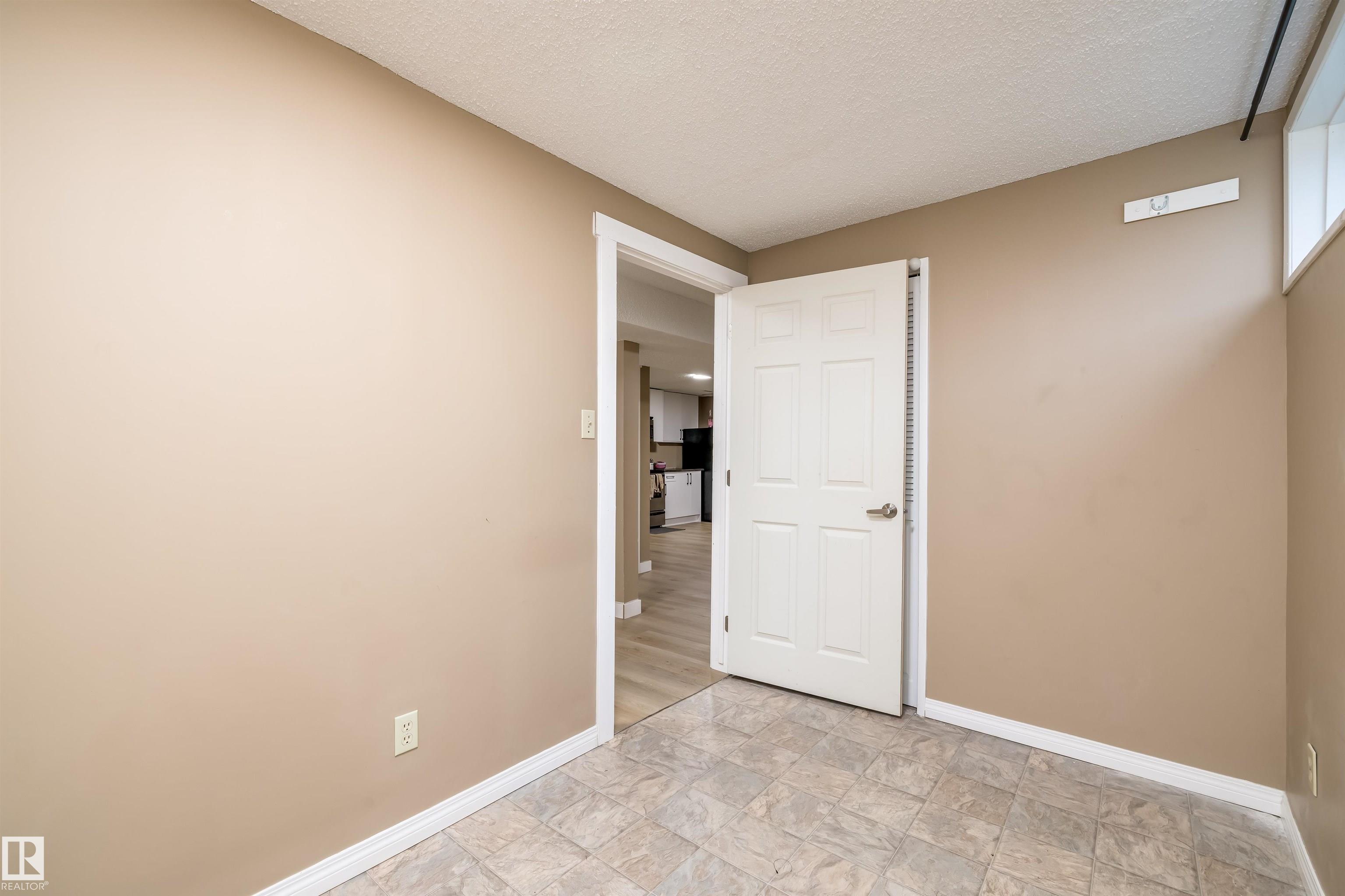Photo 34 at 3620 42a Avenue NW, Kiniski Gardens, Edmonton