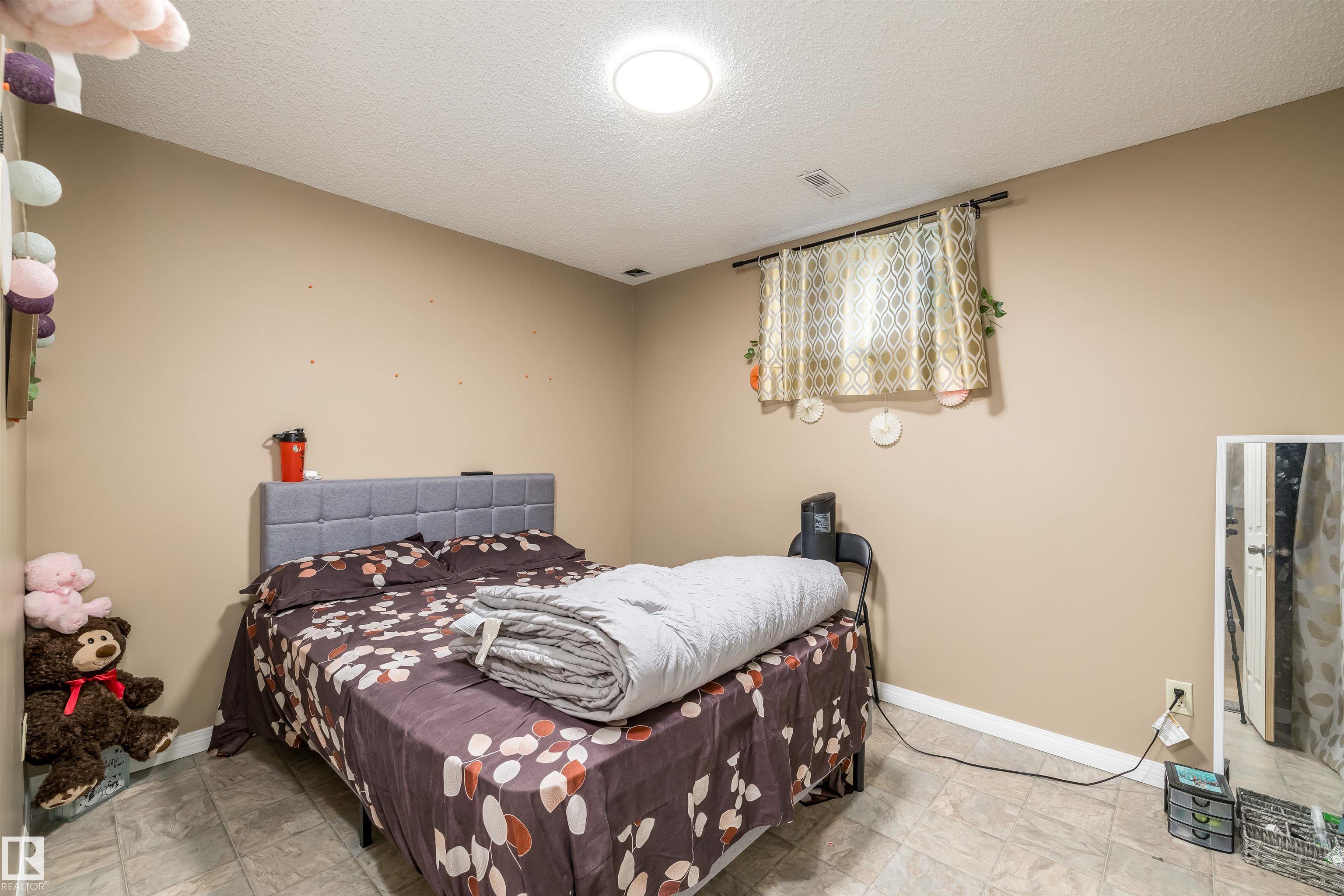 Photo 35 at 3620 42a Avenue NW, Kiniski Gardens, Edmonton