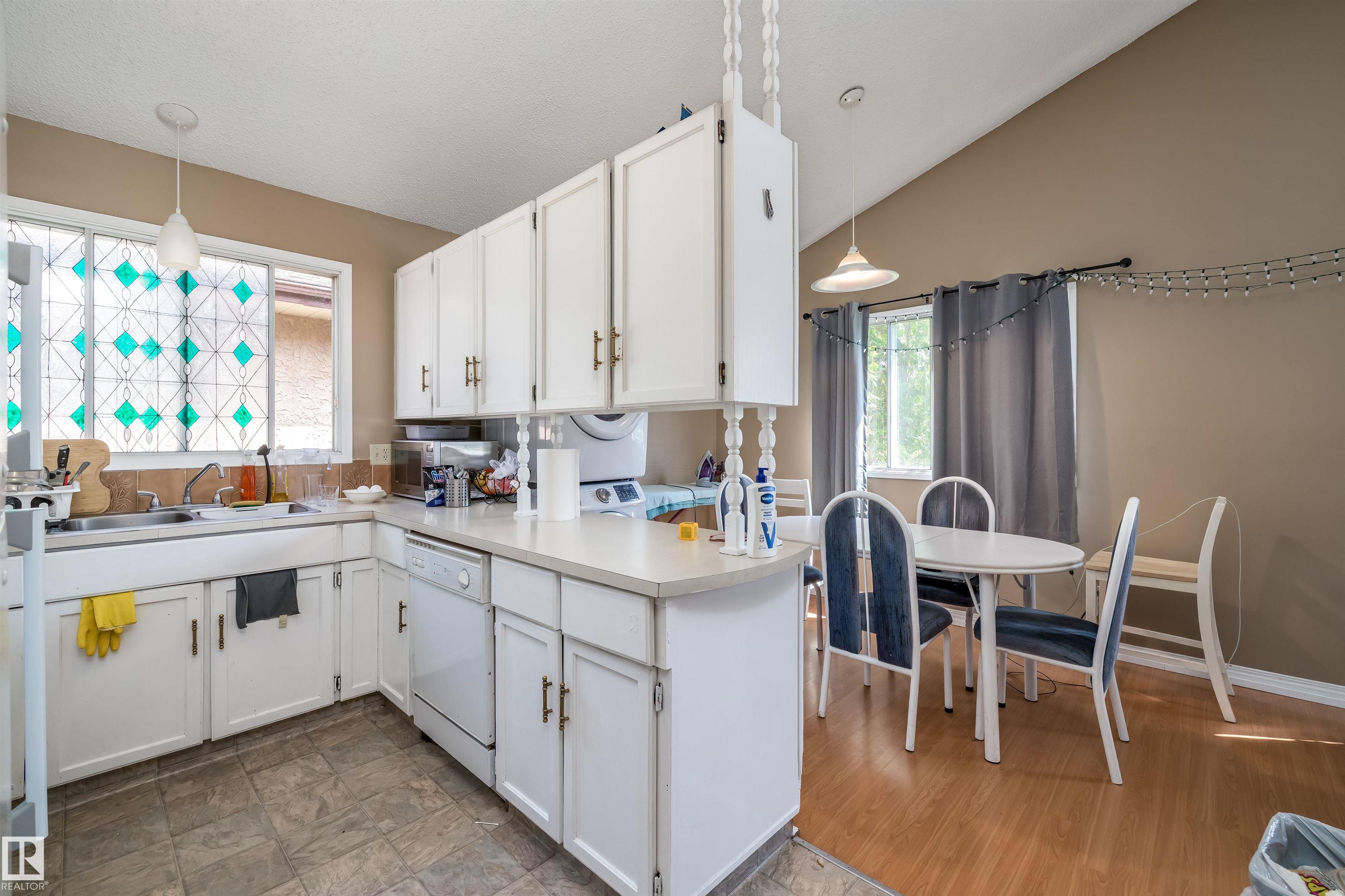 Photo 9 at 3620 42a Avenue NW, Kiniski Gardens, Edmonton