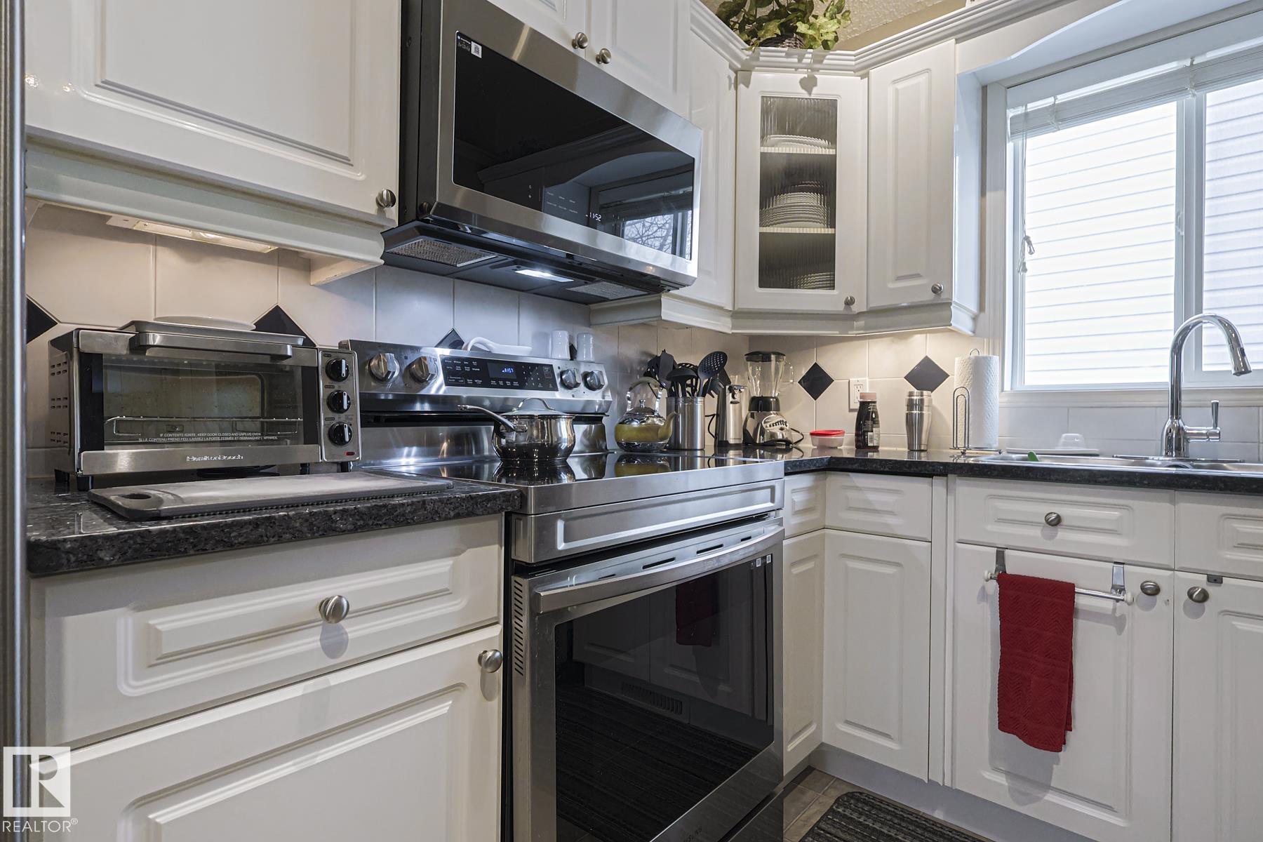 Photo 7 at 21304 88 Avenue NW, Suder Greens, Edmonton